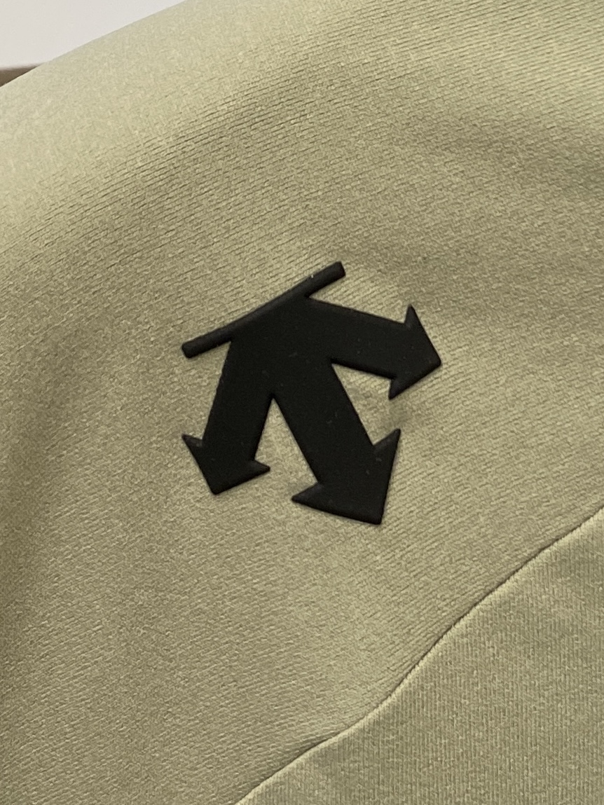 “DESCENTE DiSant 2025 Long Sleeve Shirt: Cotton Fabric, Duct Tape Logo, Fashionable and Comfortable, $100” - 图片 5