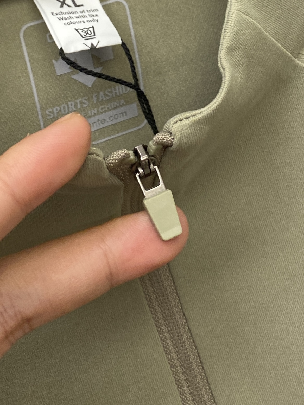 “DESCENTE DiSant 2025 Long Sleeve Shirt: Cotton Fabric, Duct Tape Logo, Fashionable and Comfortable, $100” - 图片 6
