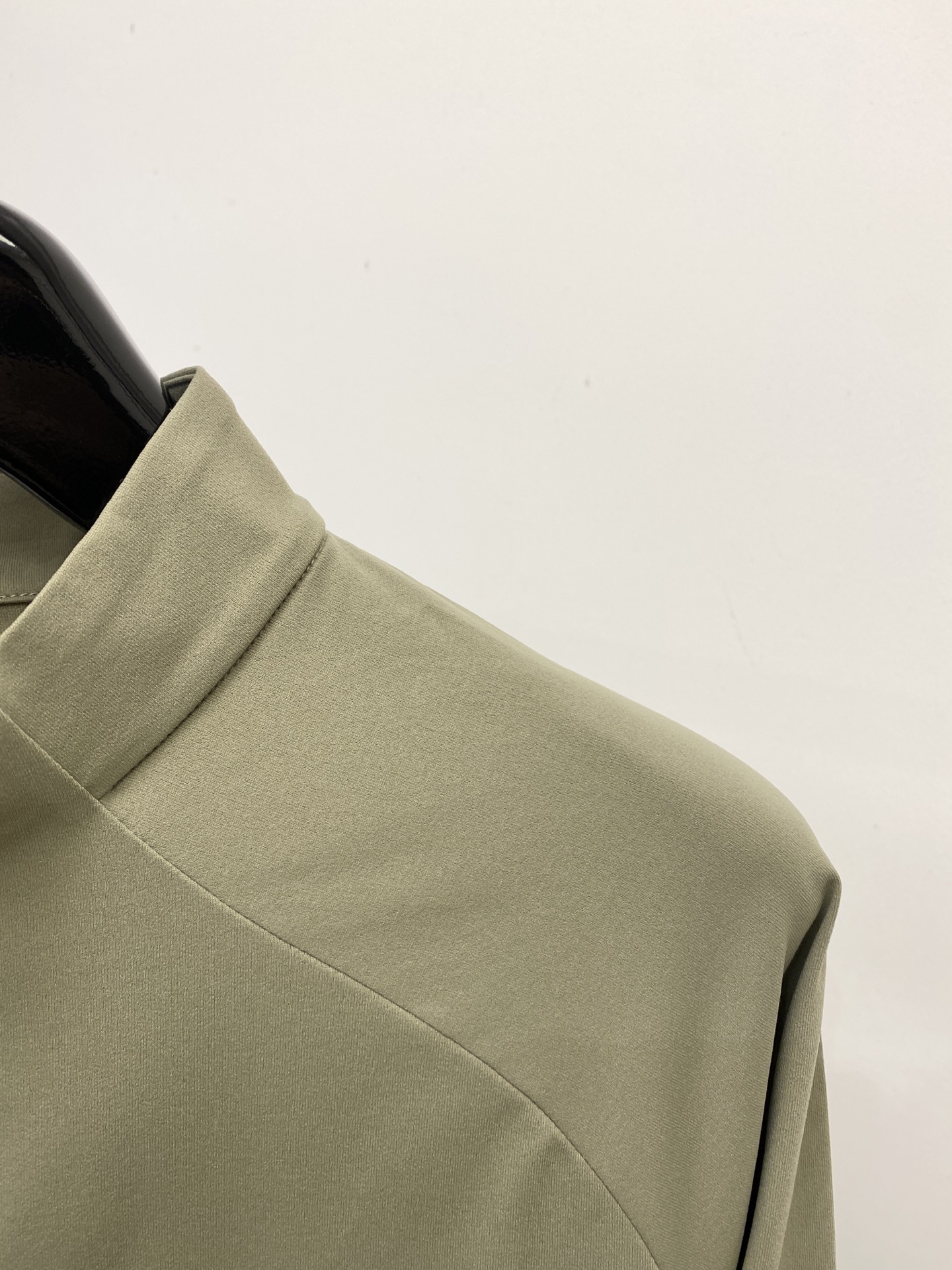 “DESCENTE DiSant 2025 Long Sleeve Shirt: Cotton Fabric, Duct Tape Logo, Fashionable and Comfortable, $100” - 图片 3
