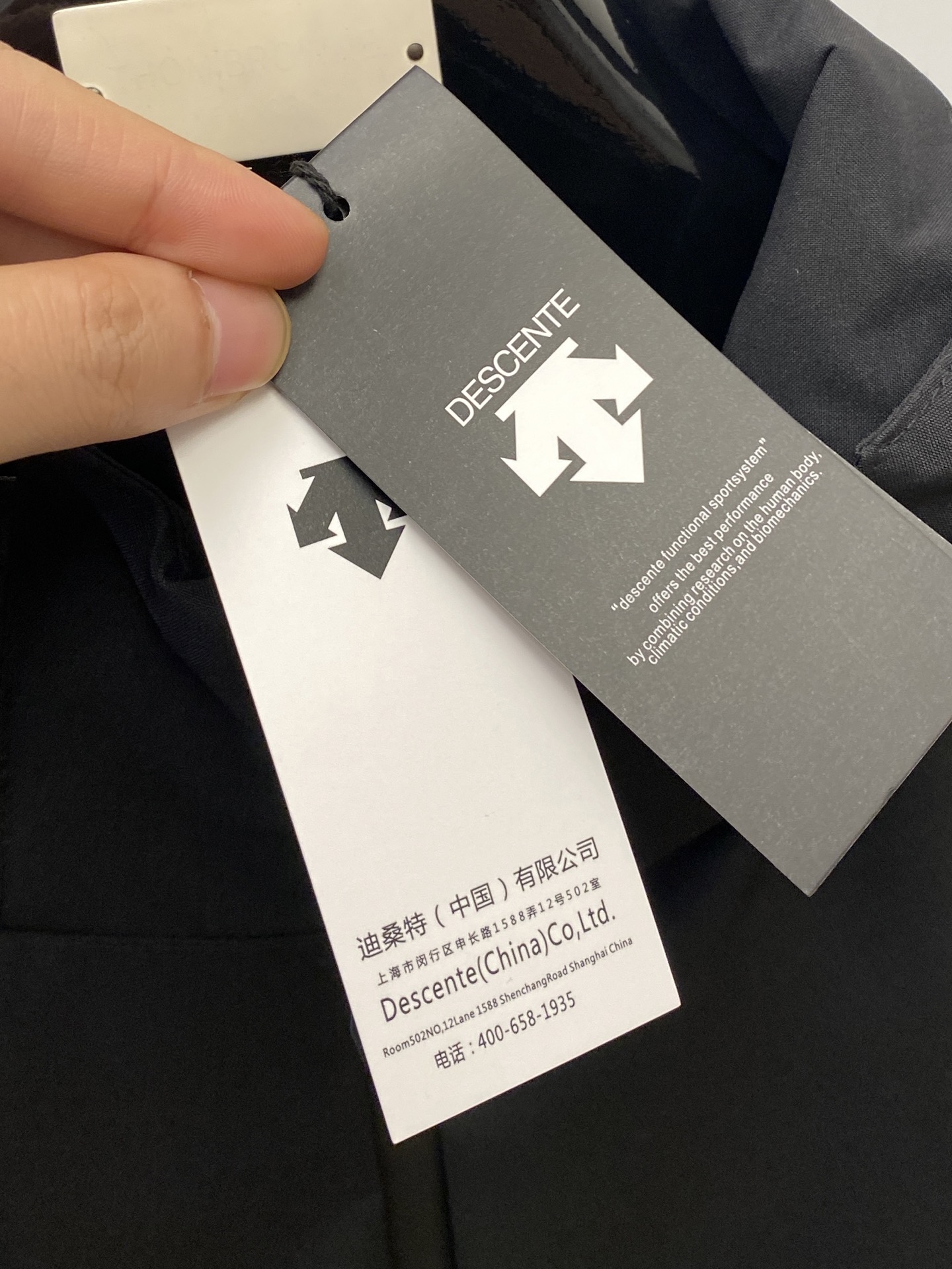 “Discent 2025: Stylish Jackets with Duct Tape Logo, Custom Fabric, and Cosmopolitan Appeal in M-3XL Sizes” - 图片 6