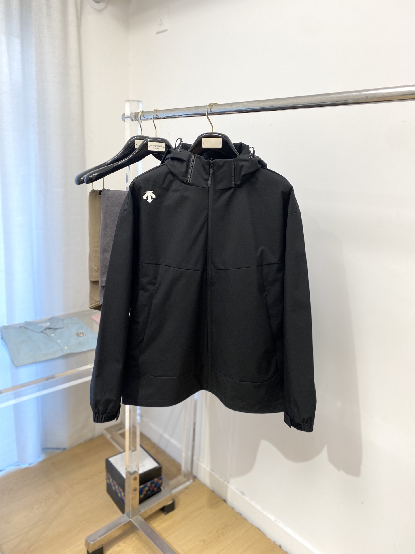 NO:502444,DESCENTE, 2025 new jacket jacket, fashionable and handsome, simple and versatile style, top-grade glue-printed pattern logo on the shoulder, customized original fabric, not only crisp, maintains a fashionable silhouette, and is comfortable to wear, with more delicate yarn, M-3XL,, jackets & coats, jackets & coats, alexander wang19860909DESCENTE迪桑特、2025新品夹克外套,时尚帅气,简约百搭款,肩部顶级印胶图案logo,定制原版面料,不仅挺括,保持潮流的廓形,又穿着舒适,纱织更细腻,码数M-3XL,,jackets & coats,jackets & coats,alexander wang,Men's clothing