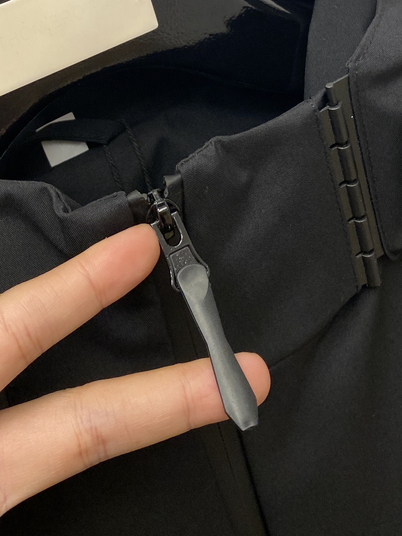 “Discent 2025: Stylish Jackets with Duct Tape Logo, Custom Fabric, and Cosmopolitan Appeal in M-3XL Sizes” - 图片 4