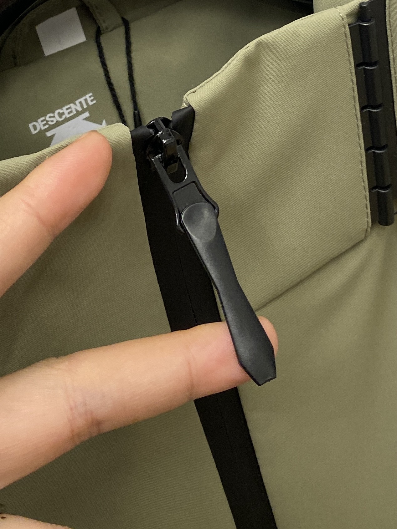 “DESCENTE DiSant 2025 New Jackets: Fashionable Style with Custom Fabric and Comfortable Fit” - 图片 4
