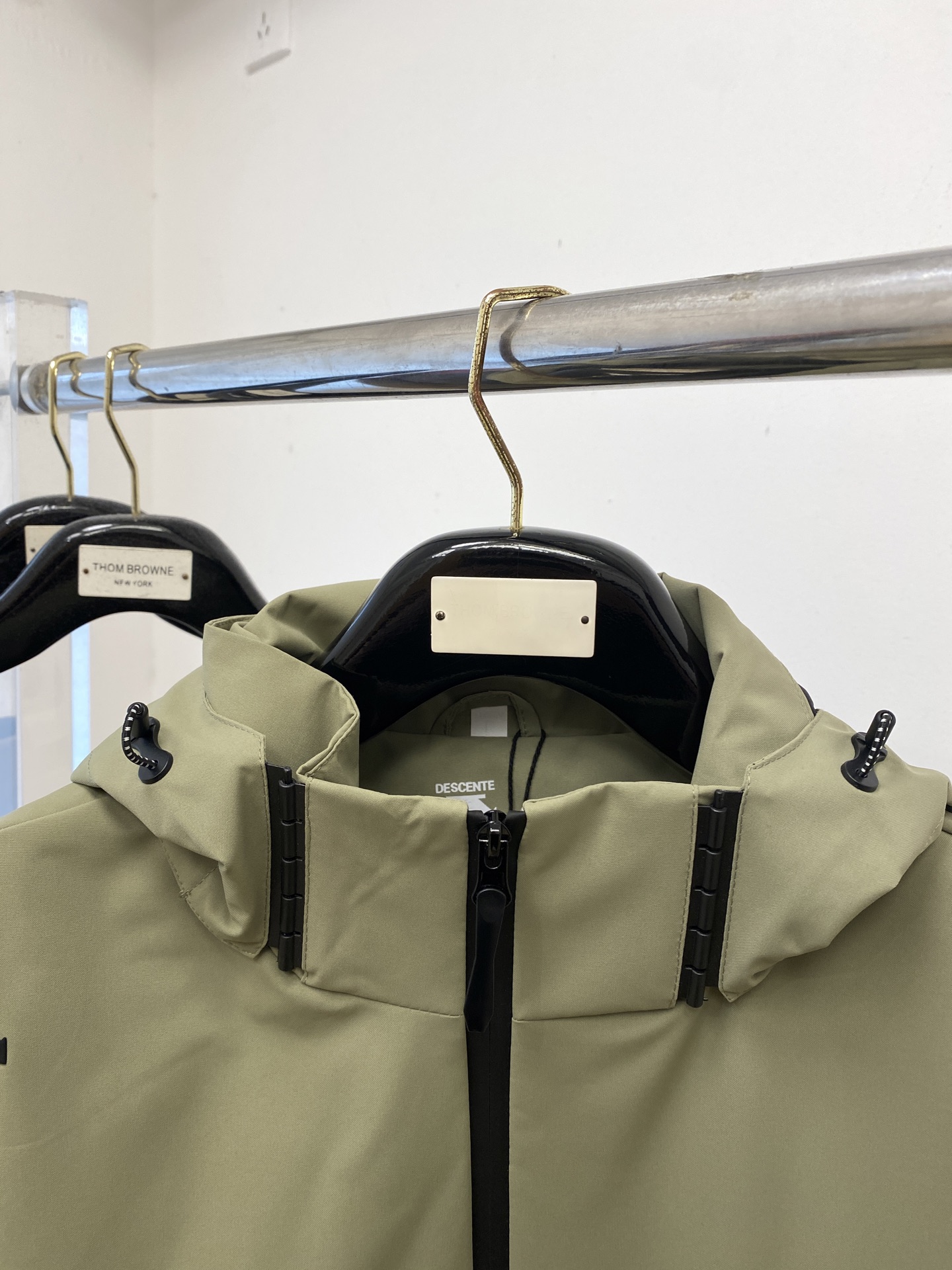 “DESCENTE DiSant 2025 New Jackets: Fashionable Style with Custom Fabric and Comfortable Fit” - 图片 2