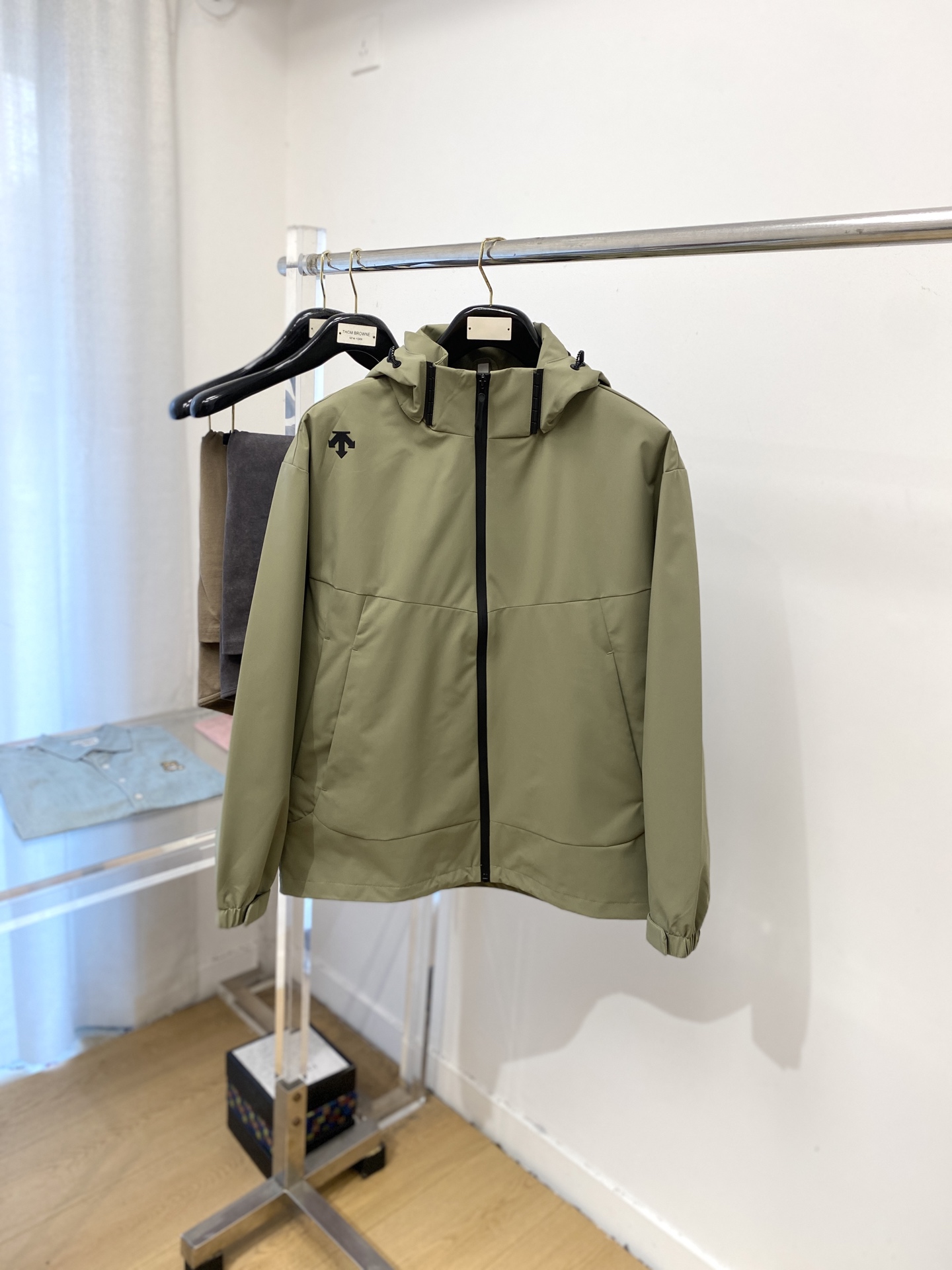 “DESCENTE DiSant 2025 New Jackets: Fashionable Style with Custom Fabric and Comfortable Fit” - 图片 1