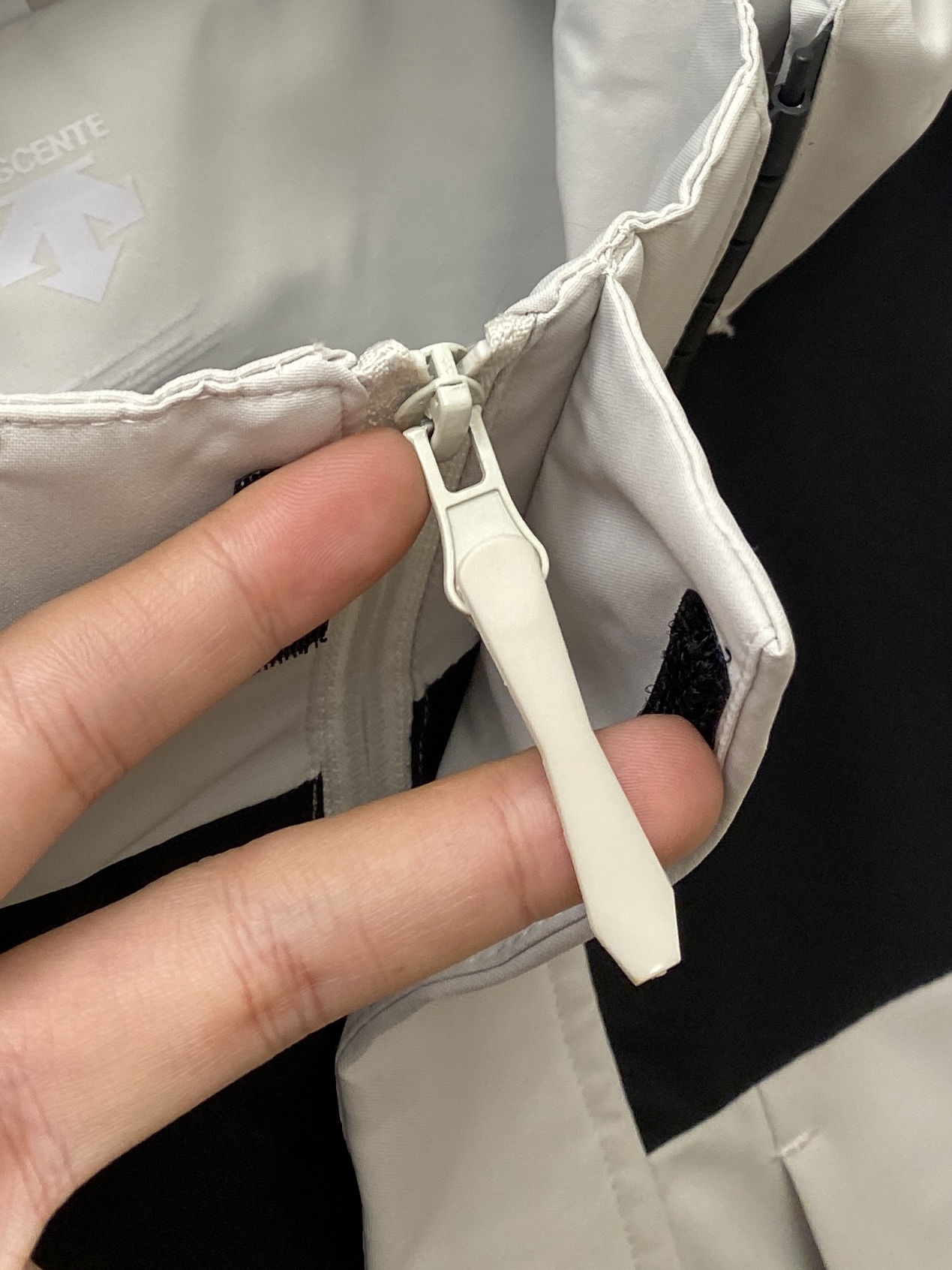 “Discent 2025 New Jackets: Fashionable, Custom-Made Original Fabric, Comfortable Fit, Duct Tape Logo, Affordable Price” - 图片 6