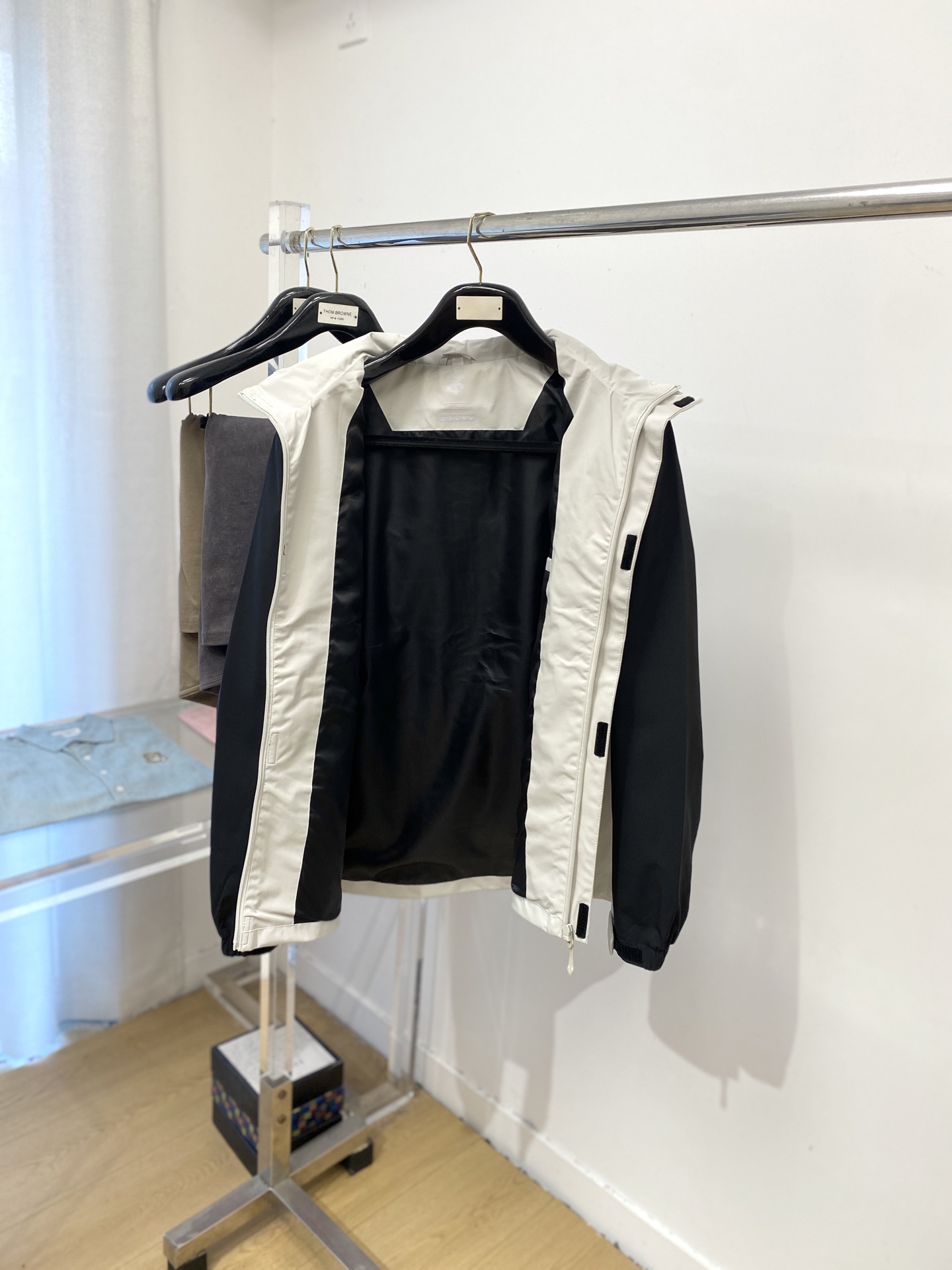 “Discent 2025 New Jackets: Fashionable, Custom-Made Original Fabric, Comfortable Fit, Duct Tape Logo, Affordable Price” - 图片 5