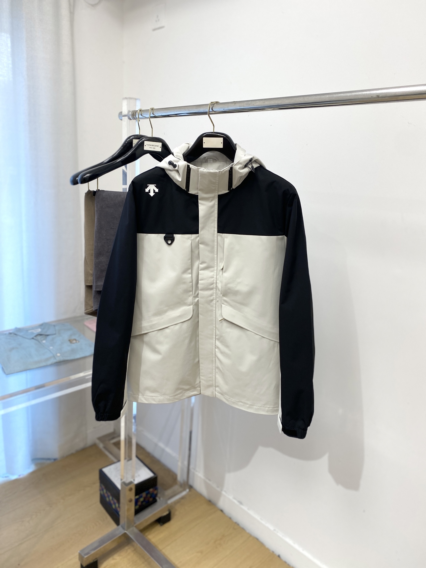 “Discent 2025 New Jackets: Fashionable, Custom-Made Original Fabric, Comfortable Fit, Duct Tape Logo, Affordable Price”