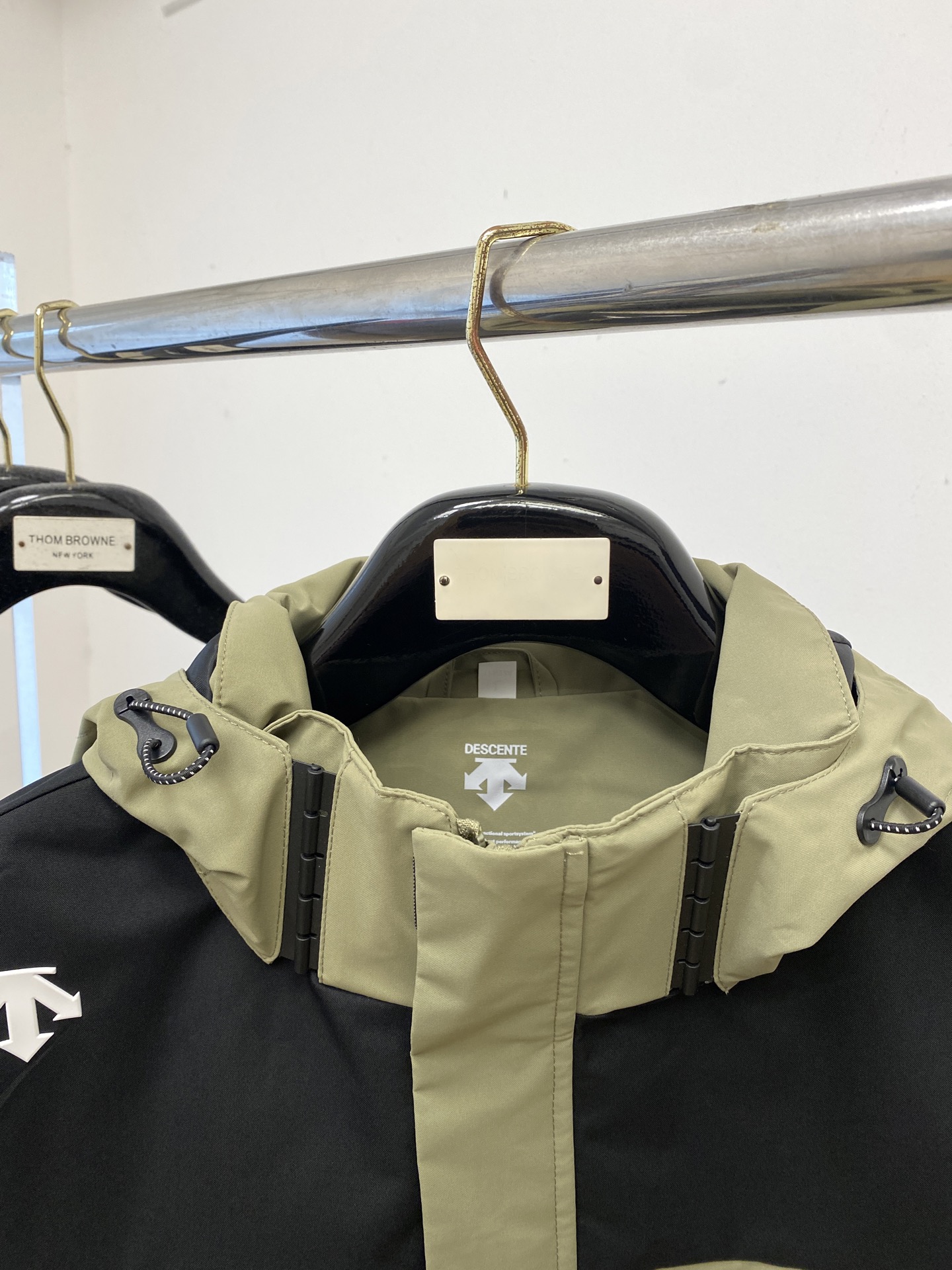 “Discent 2025 New Jackets: Fashionable Design with Duct Tape Logo, Custom Fabric, Comfortable Fit, Sizes M-3XL P816” - 图片 2