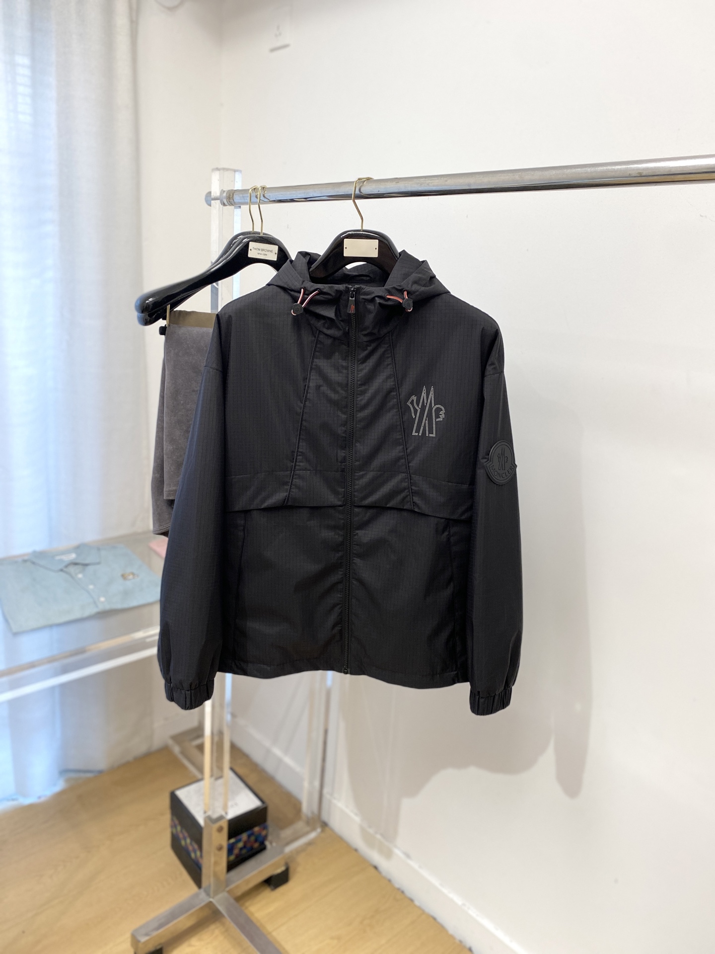 NO:524193,Y-covered jacket, new jacket, fashionable and handsome, simple and versatile style, top-grade glue-printed pattern logo on the chest, customized original fabric, not only crisp, maintains the trendy silhouette, and is comfortable to wear, with more delicate yarn, M-3XL, Moncler, jackets & coats, jackets & coats, alexander wang19860909y蒙口、新品夹克外套,时尚帅气,简约百搭款,胸前顶级印胶图案logo,定制原版面料,不仅挺括,保持潮流的廓形,又穿着舒适,纱织更细腻,码数M-3XL,,Moncler,jackets & coats,jackets & coats,alexander wang,Men's clothing