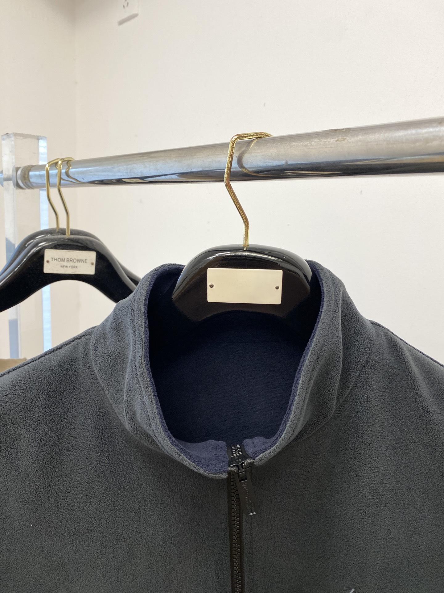 “Genia 2025 Wool Jackets: Fashionable Styles, Fine Embroidery, Customized Fabrics, Comfortable Fit, Delicate Details – P1056” - 图片 2