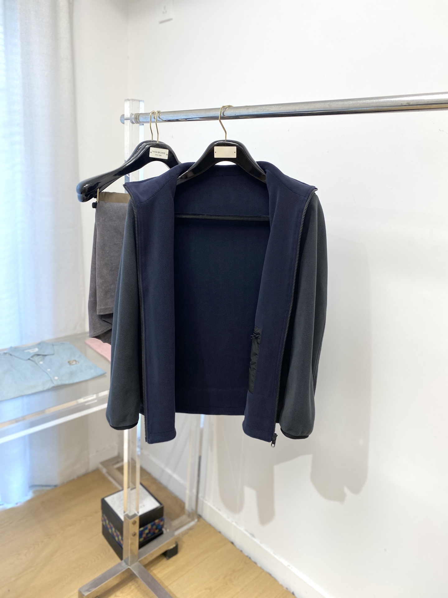 “Genia 2025 Wool Jackets: Fashionable Styles, Fine Embroidery, Customized Fabrics, Comfortable Fit, Delicate Details – P1056” - 图片 5