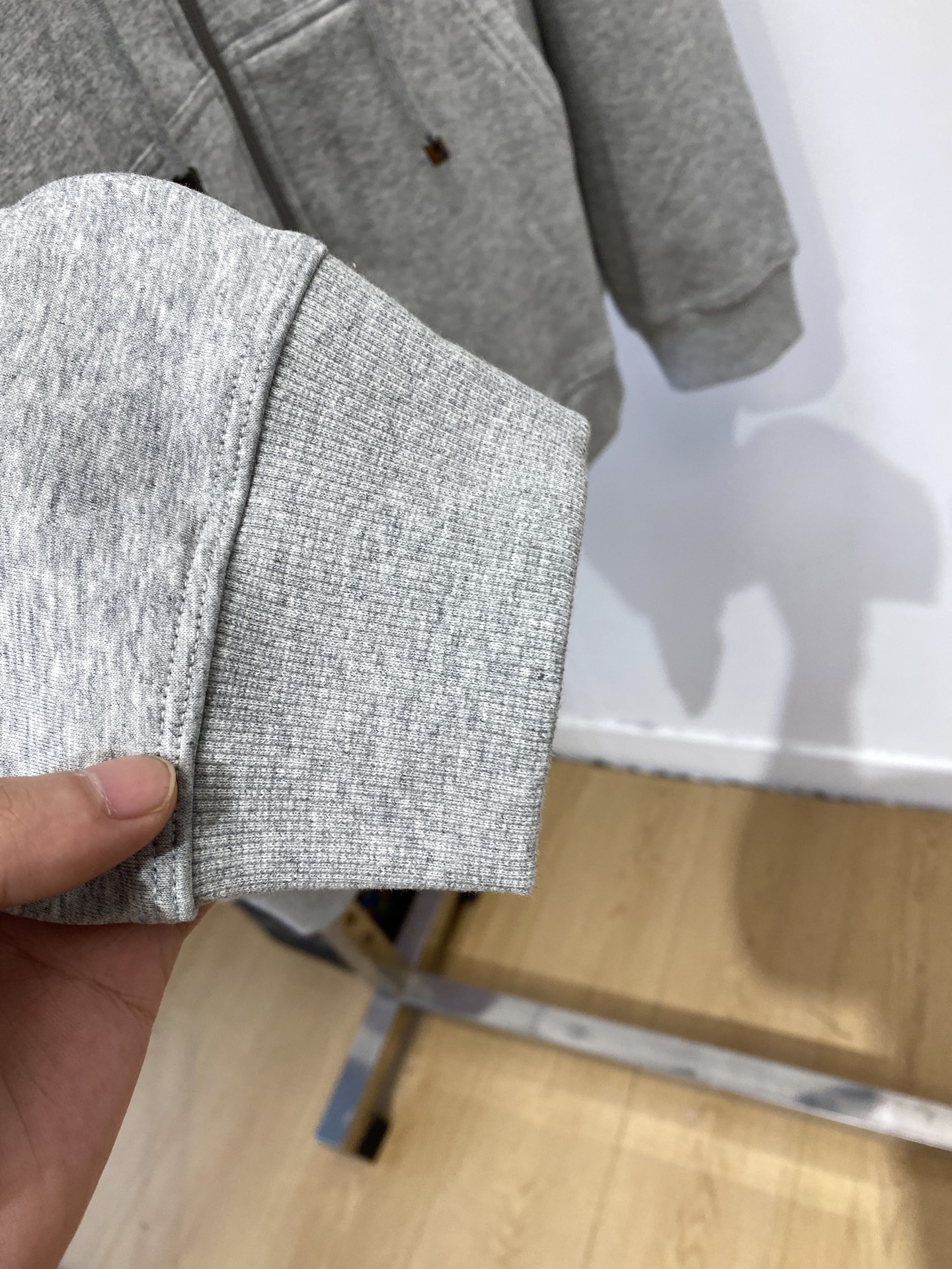 “Brumello Cucinelli 2025 Coat: Stubby Embroidery Logo, Cotton Fabric, Comfortable Fit, Sizes M-3XL, $100” - 图片 7