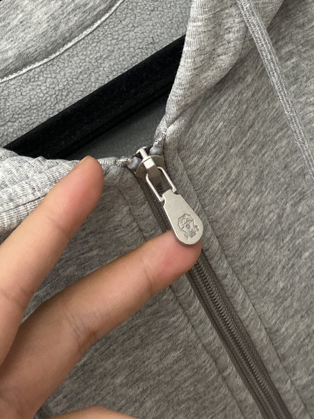 “Brumello Cucinelli 2025 Coat: Stubby Embroidery Logo, Cotton Fabric, Comfortable Fit, Sizes M-3XL, $100” - 图片 4