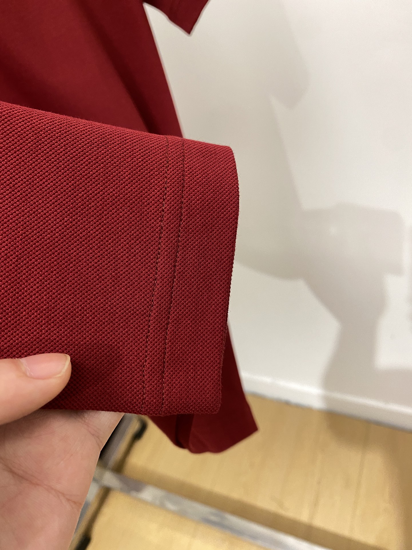 巴宝莉、2025最新款短袖T恤，帅气时尚，胸前精致刺绣图案logo，简约百搭款。面料棉 不仅挺括，保持潮