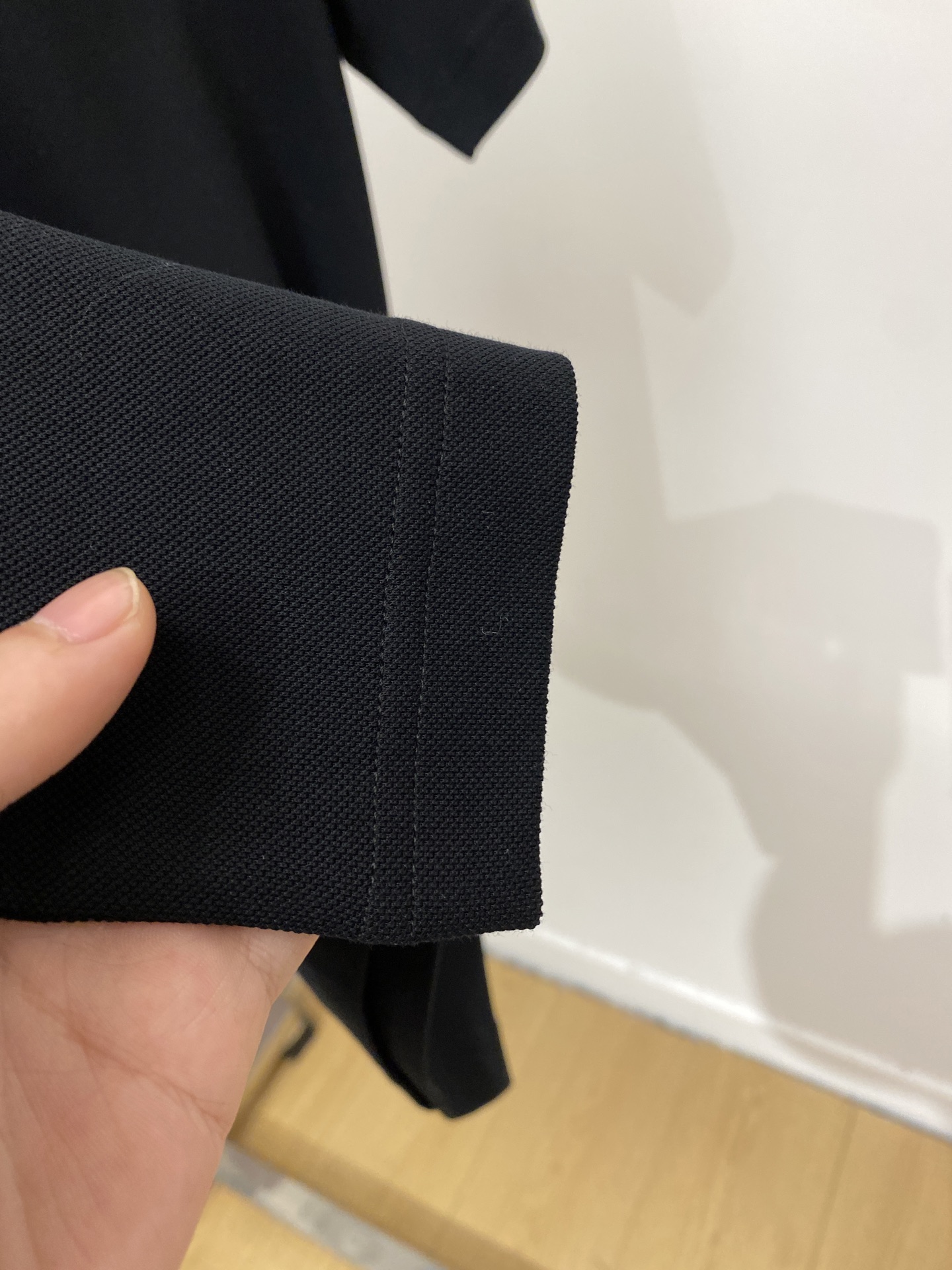 巴宝莉、2025最新款短袖T恤，帅气时尚，胸前精致刺绣图案logo，简约百搭款。面料棉 不仅挺括，保持潮