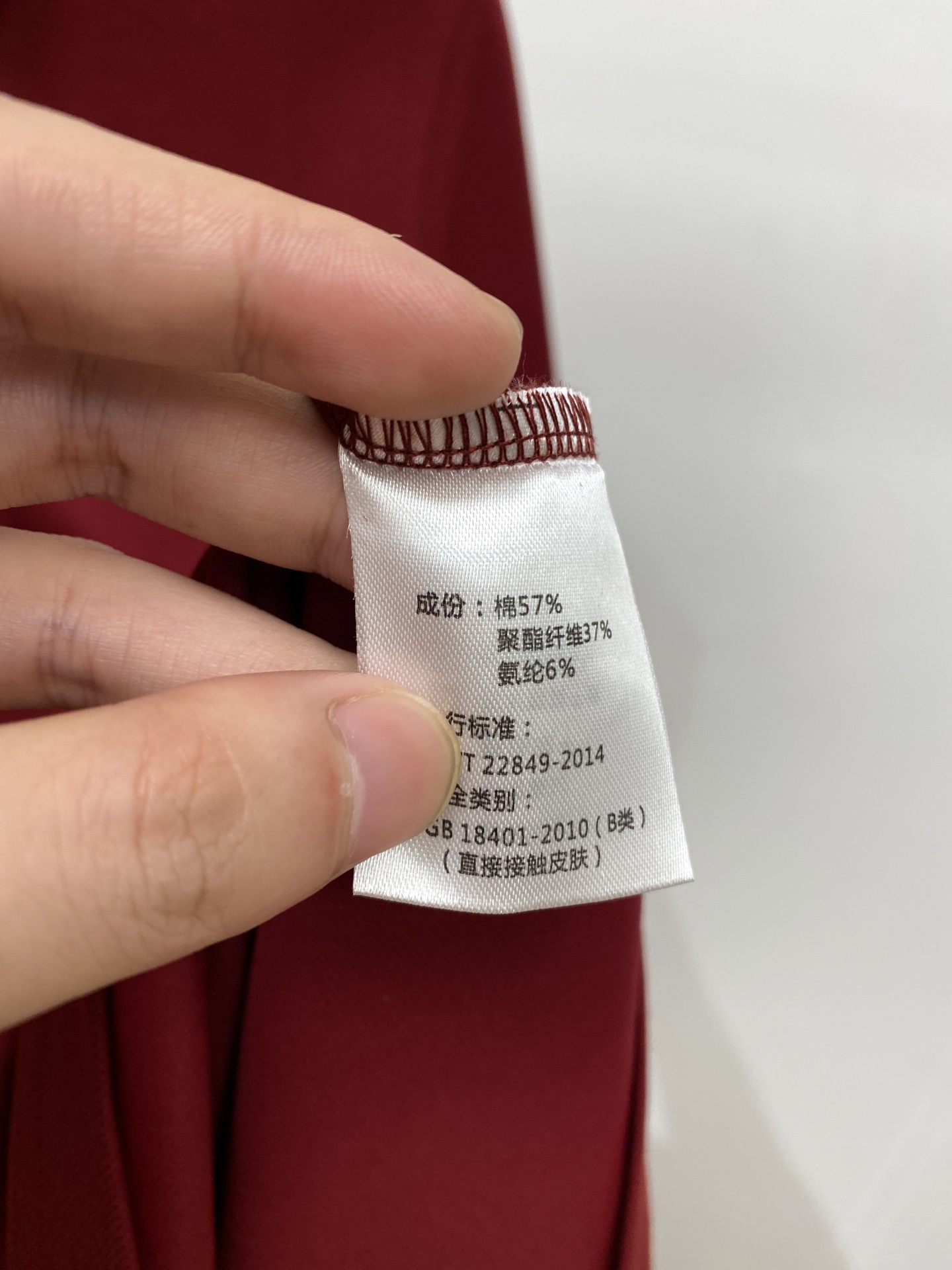 巴宝莉、2025最新款短袖T恤，帅气时尚，胸前精致刺绣图案logo，简约百搭款。面料棉 不仅挺括，保持潮