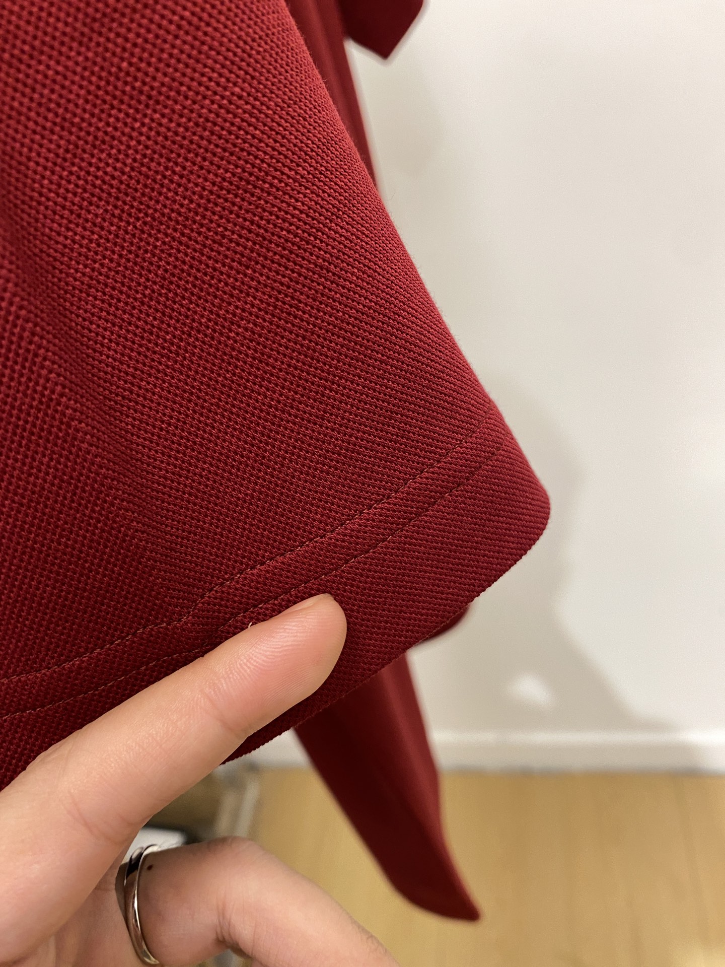 巴宝莉、2025最新款短袖T恤，帅气时尚，胸前精致刺绣图案logo，简约百搭款。面料棉 不仅挺括，保持潮