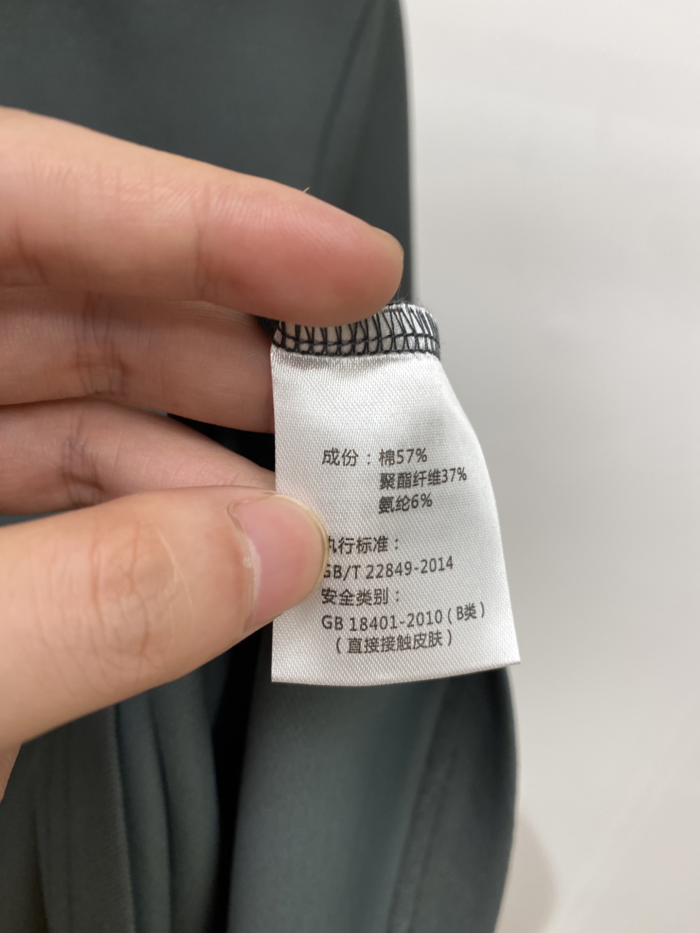 巴宝莉、2025最新款短袖T恤，帅气时尚，胸前精致刺绣图案logo，简约百搭款。面料棉 不仅挺括，保持潮