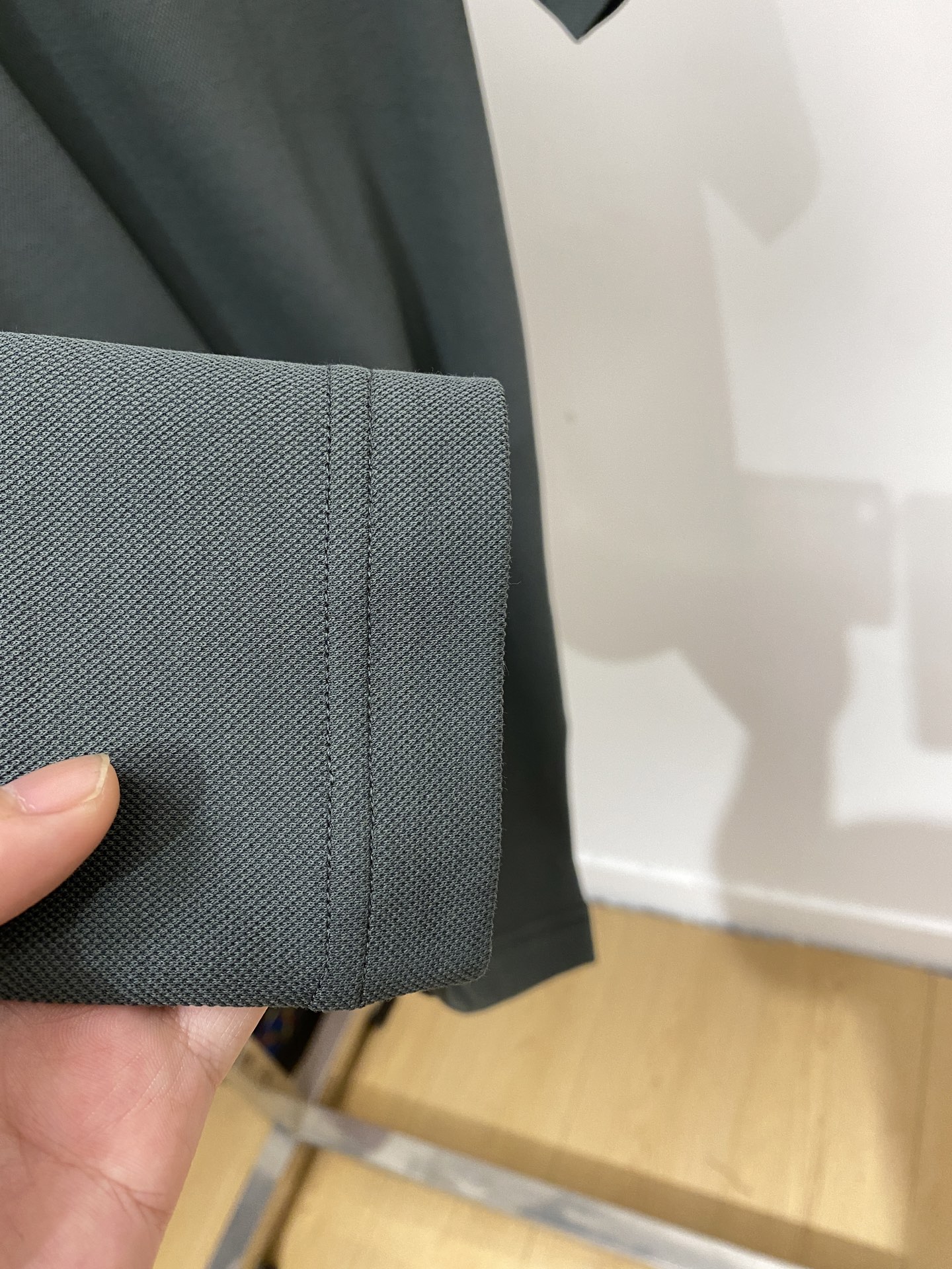 巴宝莉、2025最新款短袖T恤，帅气时尚，胸前精致刺绣图案logo，简约百搭款。面料棉 不仅挺括，保持潮