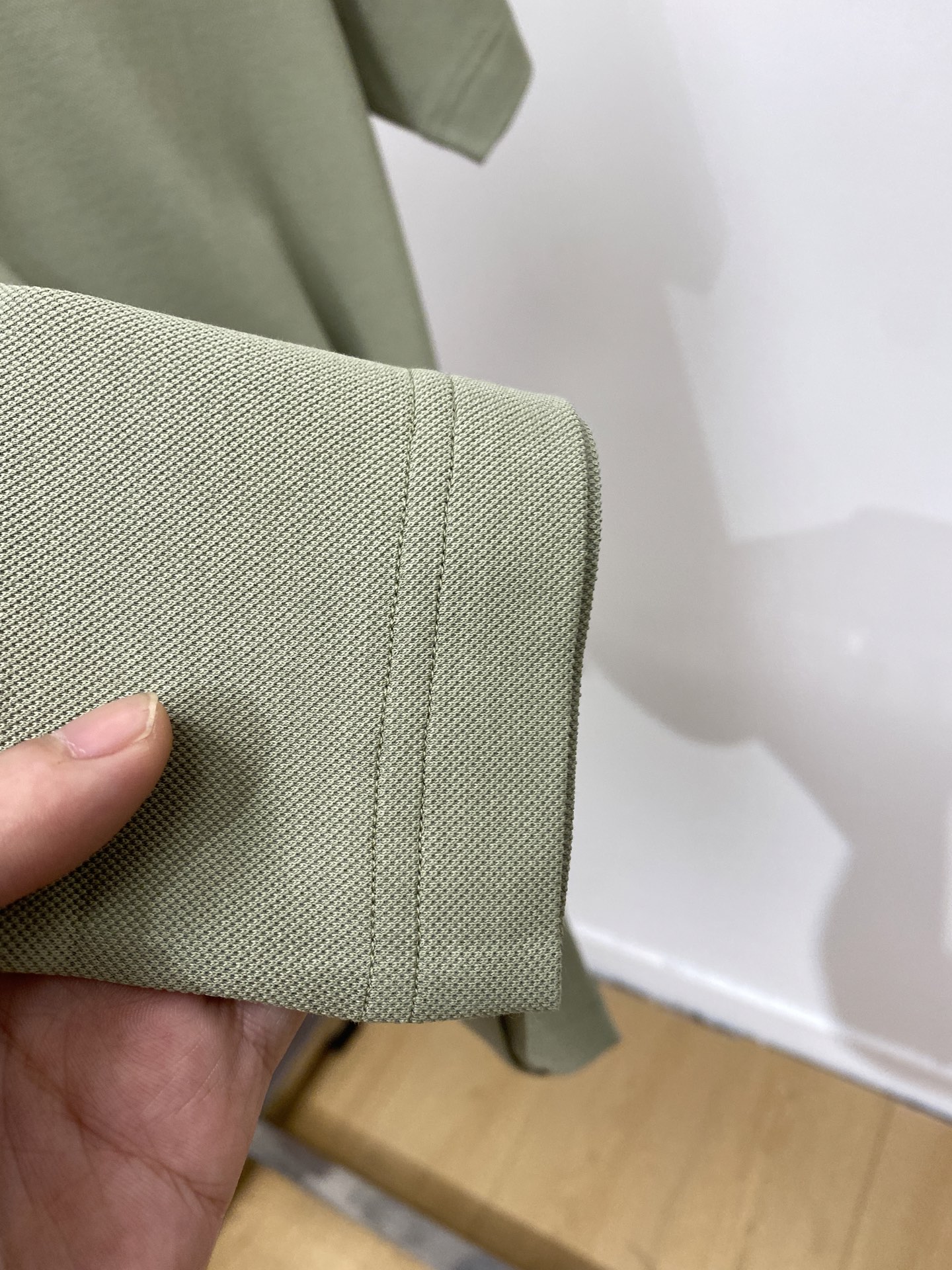 巴宝莉、2025最新款短袖T恤，帅气时尚，胸前精致刺绣图案logo，简约百搭款。面料棉 不仅挺括，保持潮