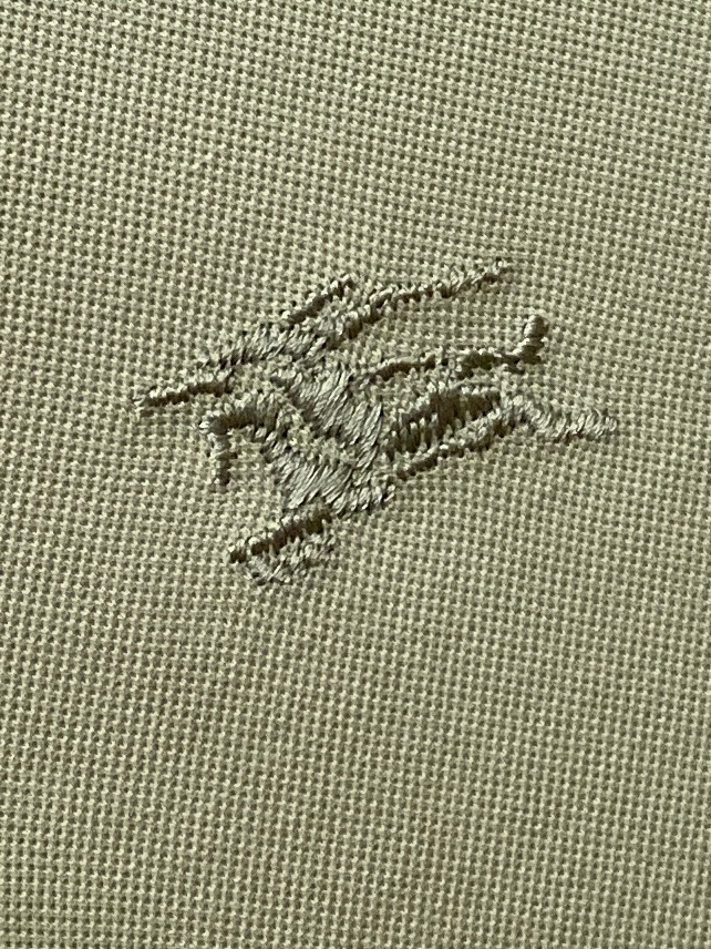 巴宝莉、2025最新款短袖T恤，帅气时尚，胸前精致刺绣图案logo，简约百搭款。面料棉 不仅挺括，保持潮