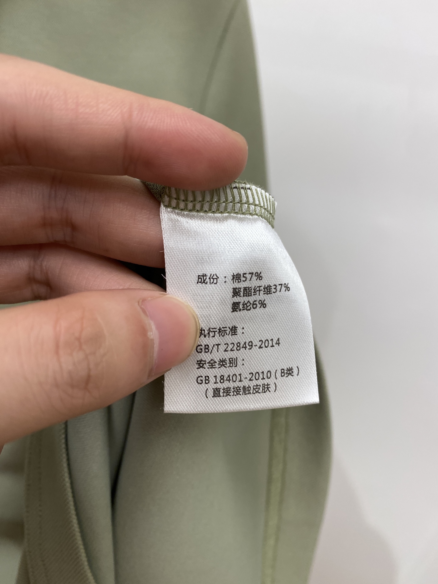 巴宝莉、2025最新款短袖T恤，帅气时尚，胸前精致刺绣图案logo，简约百搭款。面料棉 不仅挺括，保持潮