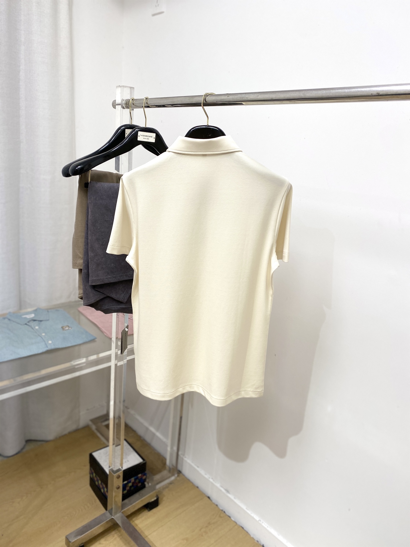 巴宝莉、2025最新款短袖T恤，帅气时尚，胸前精致刺绣图案logo，简约百搭款。面料棉 不仅挺括，保持潮