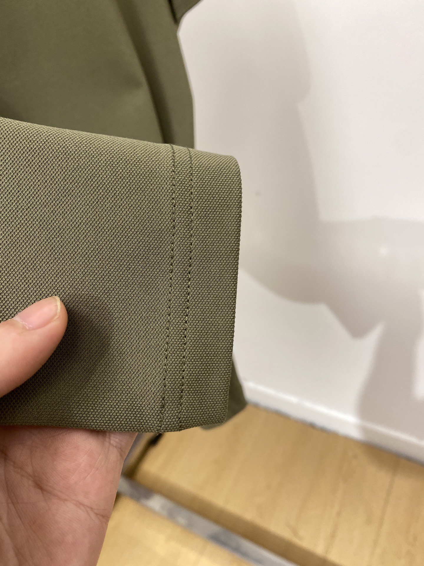 巴宝莉、2025最新款短袖T恤，帅气时尚，胸前精致刺绣图案logo，简约百搭款。面料棉 不仅挺括，保持潮