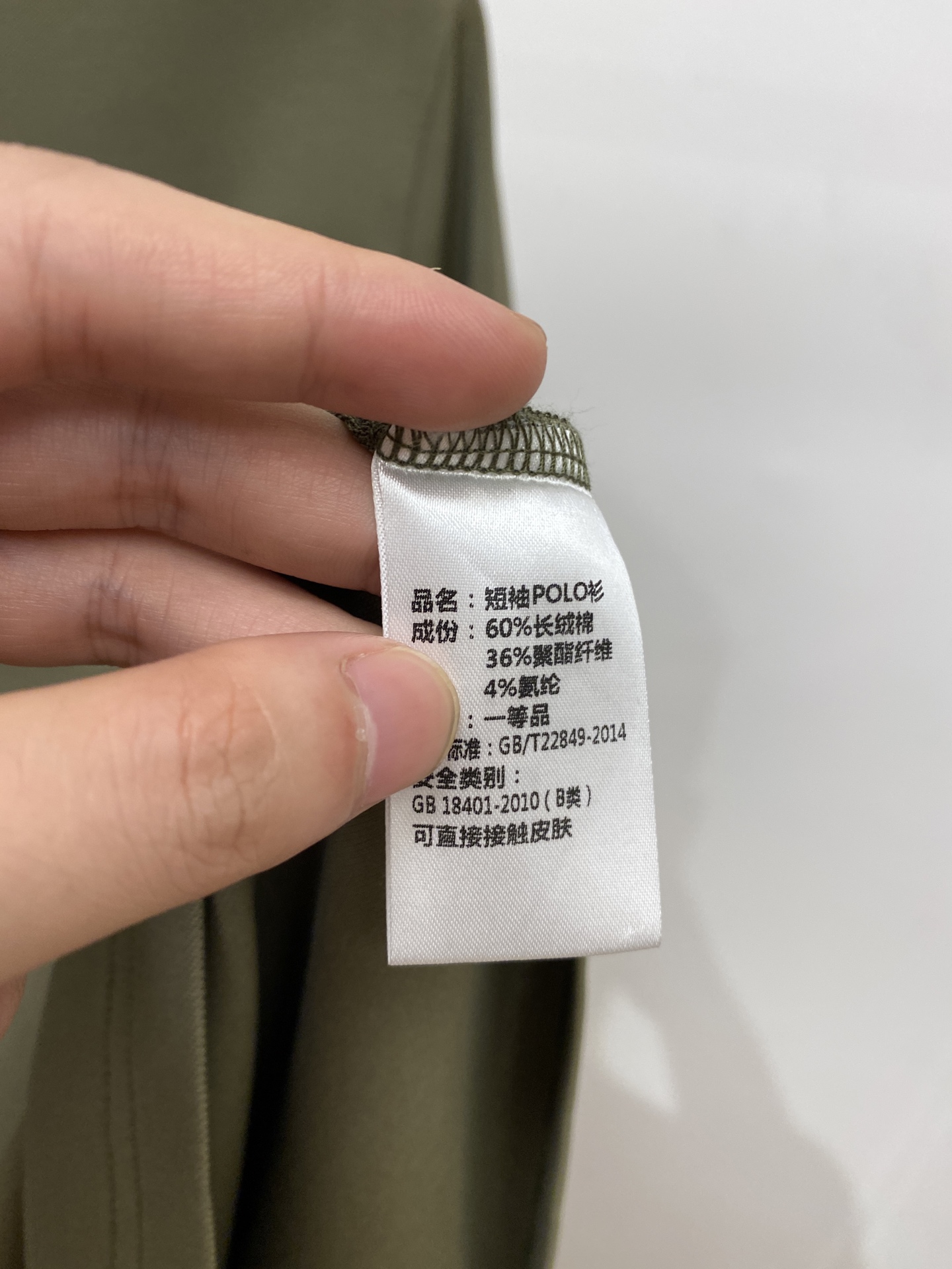 巴宝莉、2025最新款短袖T恤，帅气时尚，胸前精致刺绣图案logo，简约百搭款。面料棉 不仅挺括，保持潮