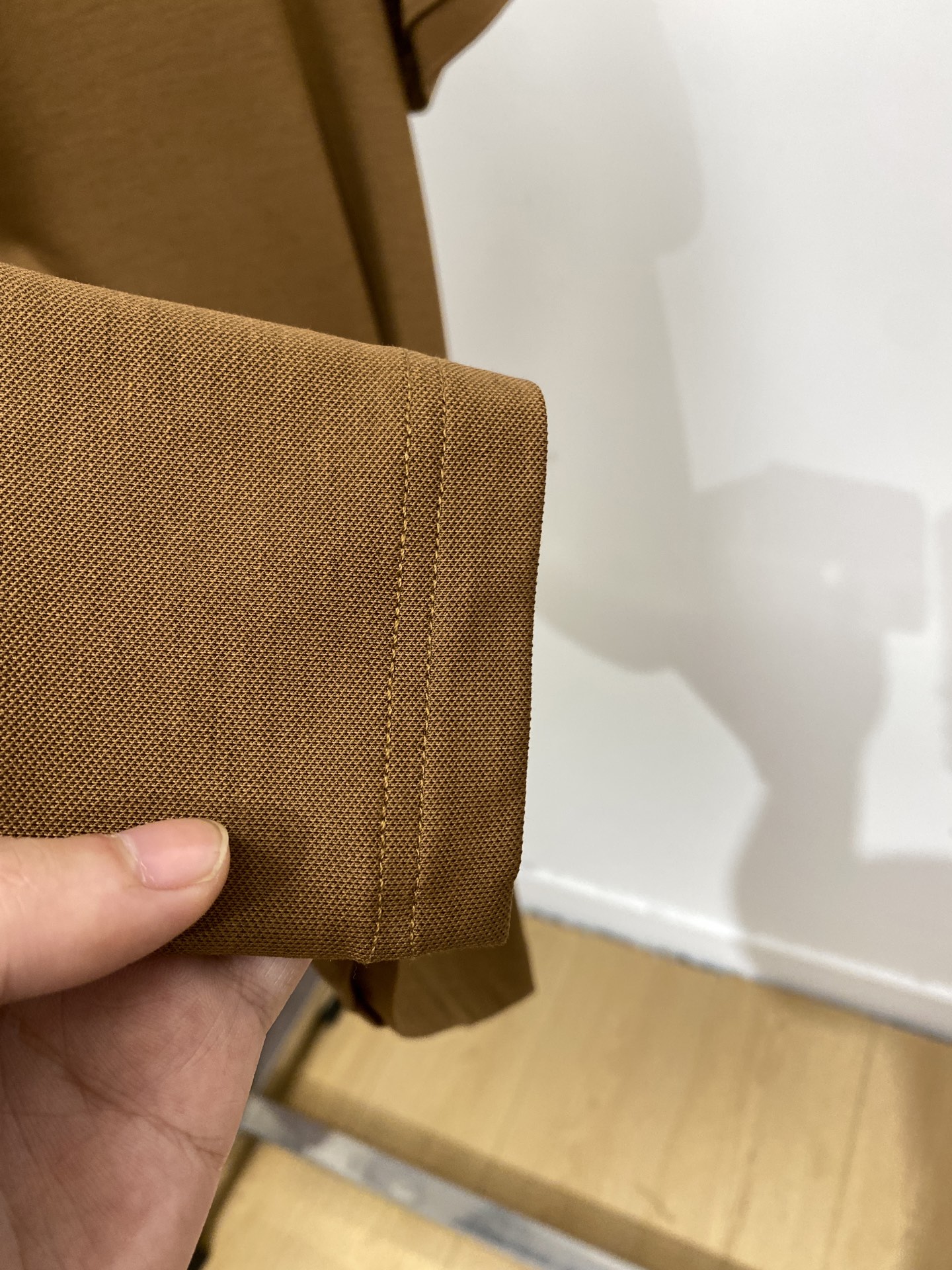 巴宝莉、2025最新款短袖T恤，帅气时尚，胸前精致刺绣图案logo，简约百搭款。面料棉 不仅挺括，保持潮