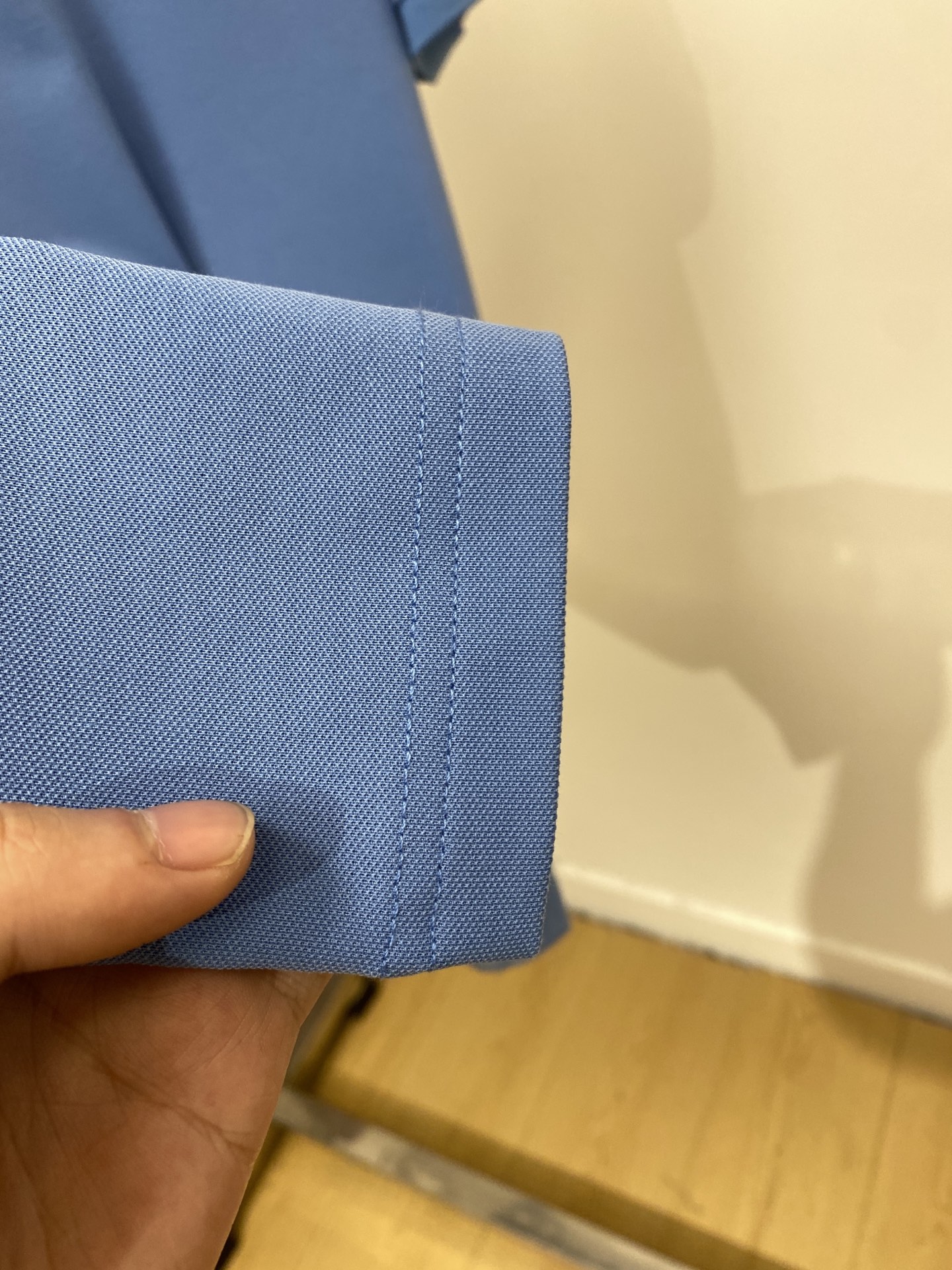 巴宝莉、2025最新款短袖T恤，帅气时尚，胸前精致刺绣图案logo，简约百搭款。面料棉 不仅挺括，保持潮