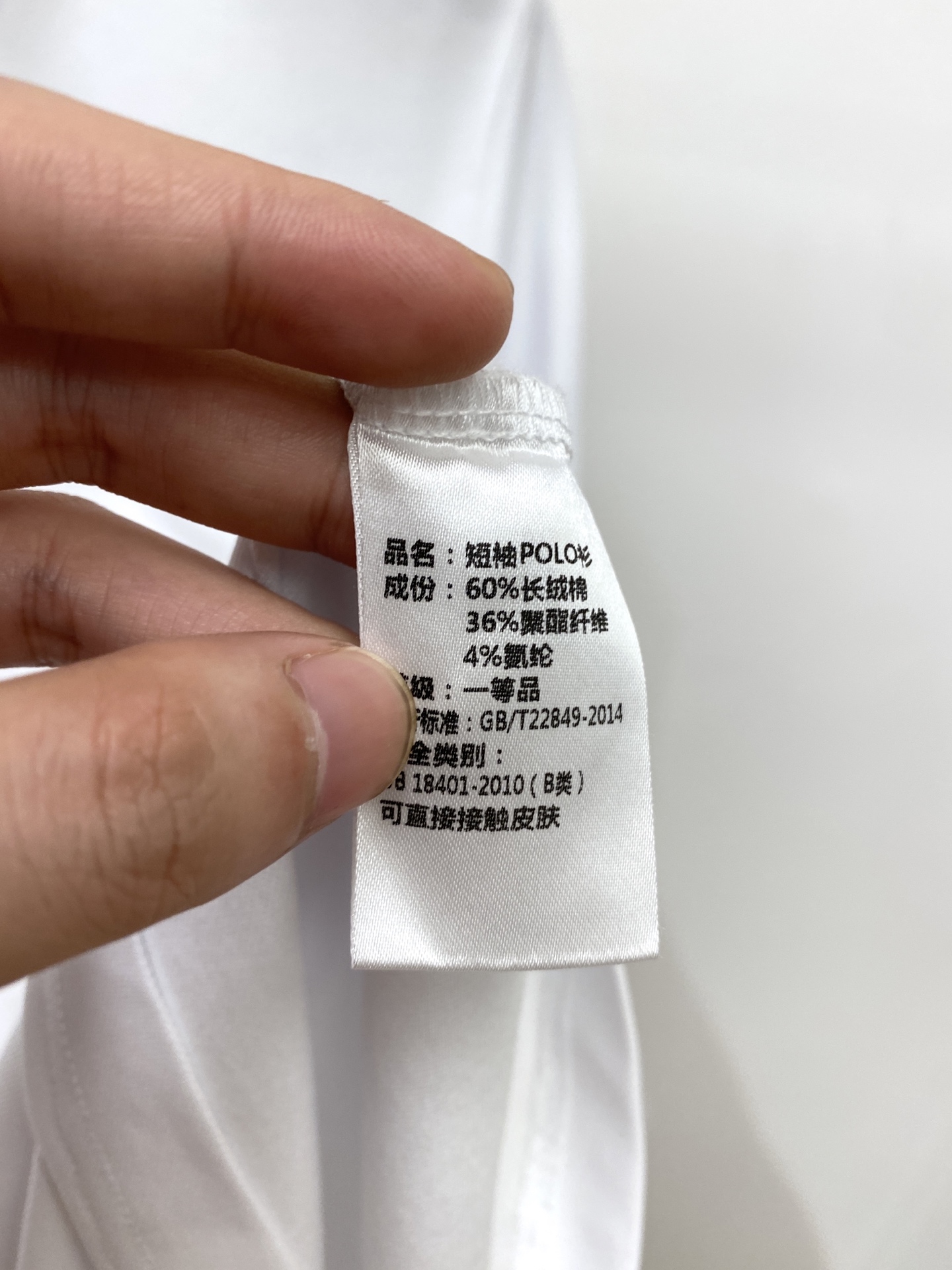 巴宝莉、2025最新款短袖T恤，帅气时尚，胸前精致刺绣图案logo，简约百搭款。面料棉 不仅挺括，保持潮