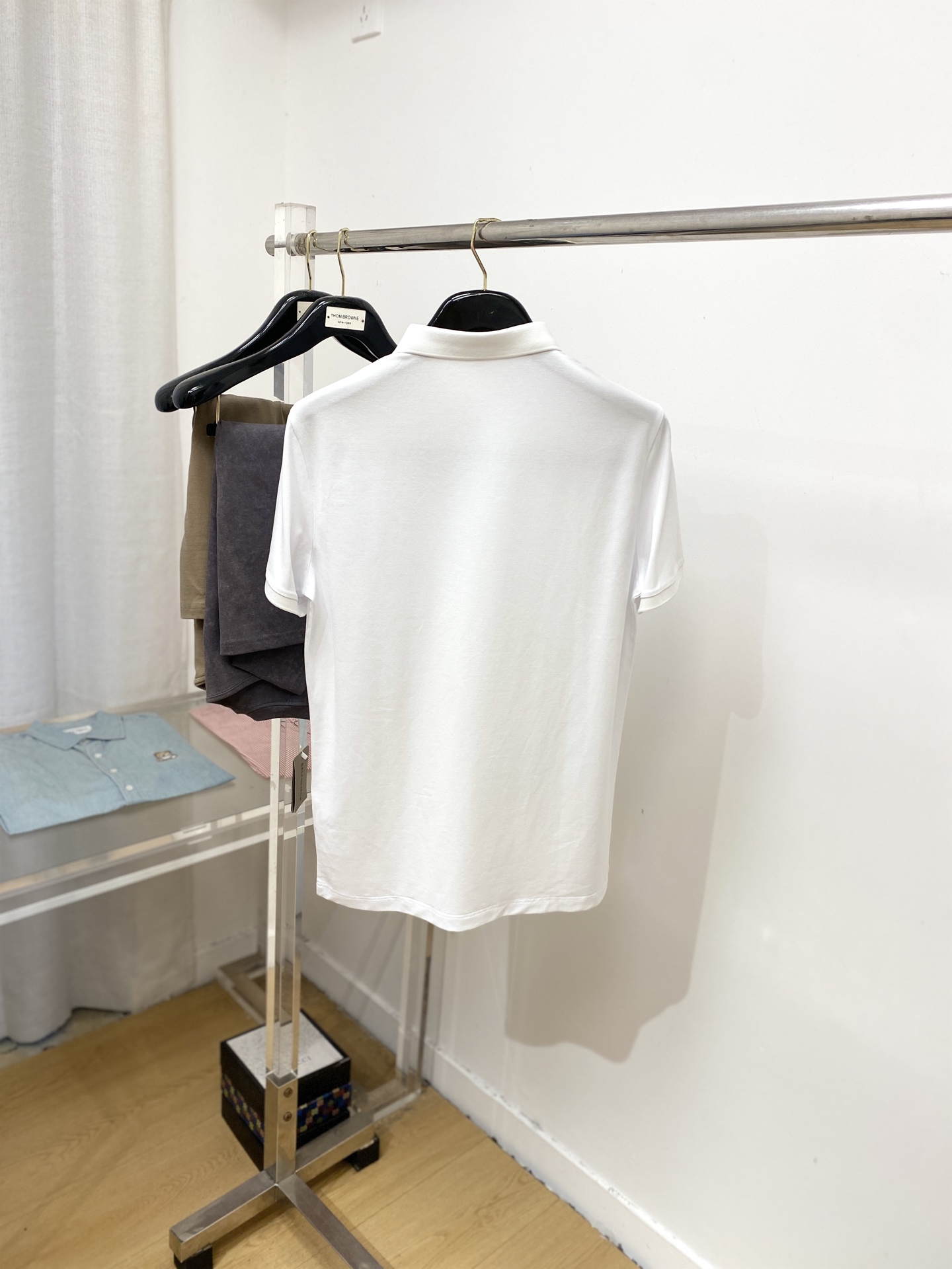 巴宝莉、2025最新款短袖T恤，帅气时尚，胸前精致刺绣图案logo，简约百搭款。面料棉 不仅挺括，保持潮