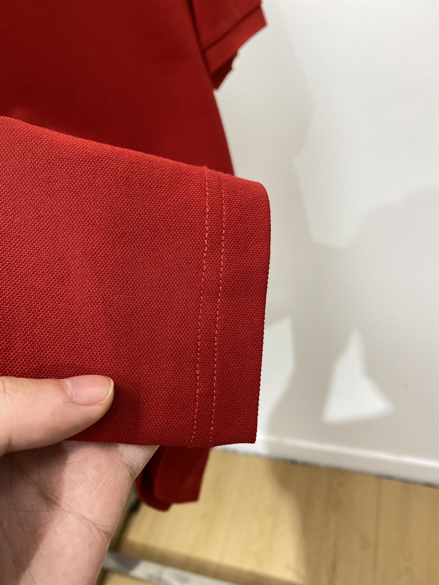 巴宝莉、2025最新款短袖T恤，帅气时尚，胸前精致刺绣图案logo，简约百搭款。面料棉 不仅挺括，保持潮