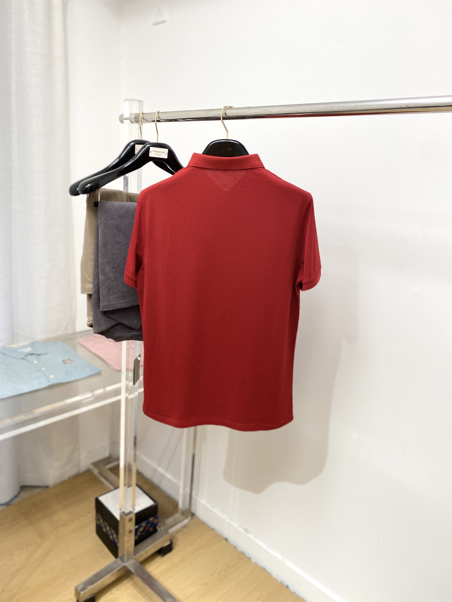 巴宝莉、2025最新款短袖T恤，帅气时尚，胸前精致刺绣图案logo，简约百搭款。面料棉 不仅挺括，保持潮