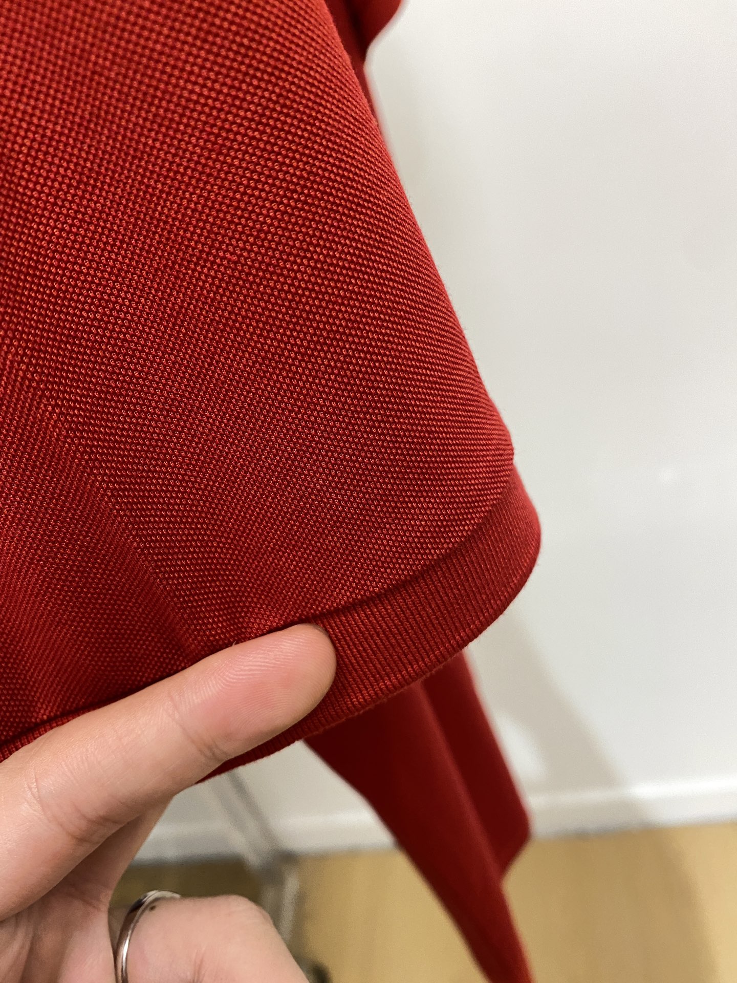 巴宝莉、2025最新款短袖T恤，帅气时尚，胸前精致刺绣图案logo，简约百搭款。面料棉 不仅挺括，保持潮