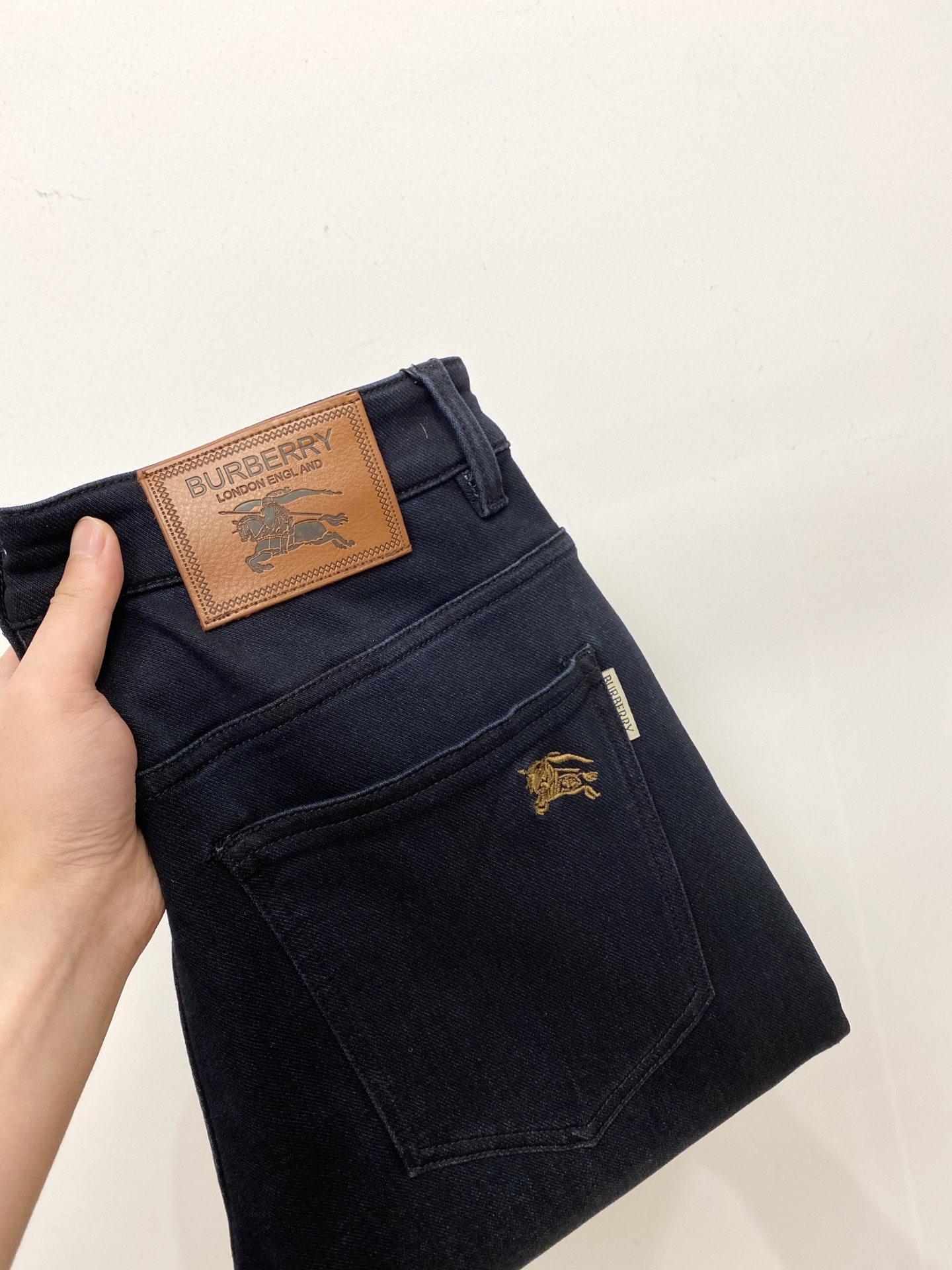 “Barboris 2025 Editions: Water-Washed Jeans with Original Logo, Comfort, and Elasticity – Top-Class Fashion Code 29-38” - 图片 1