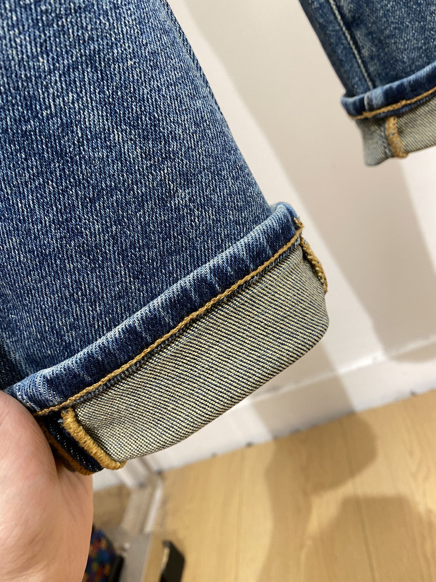 “2025 LV Water-Washing Recreational Jeans: Imported Fabrics, Comfort, Elasticity, Original Hardware Logo, Top-Fashion, Code 29-38” - 图片 7