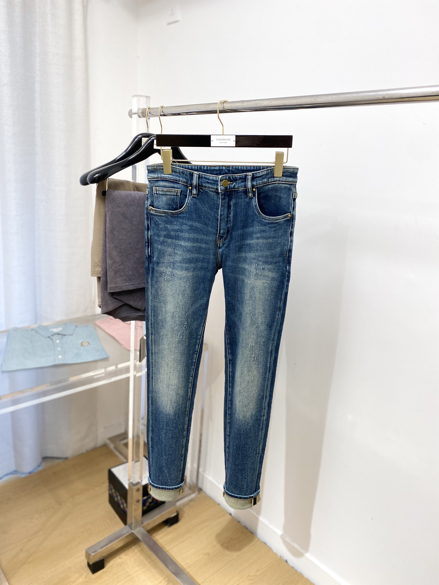 “2025 LV Water-Washing Recreational Jeans: Imported Fabrics, Comfort, Elasticity, Original Hardware Logo, Top-Fashion, Code 29-38” - 图片 2