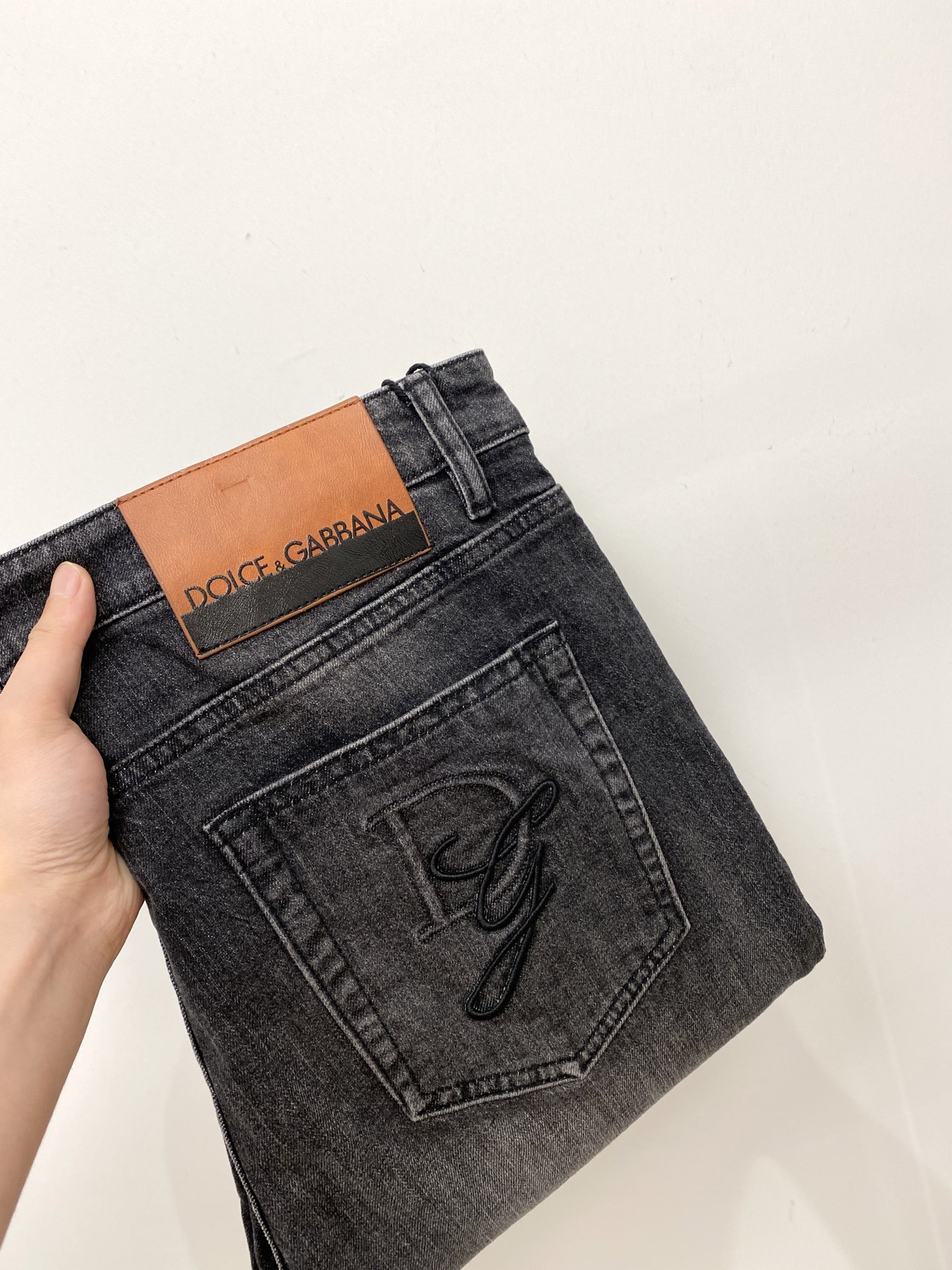 NO:503537,DG, 2025 latest products, special counters are available at the same time, original singles, washable casual jeans, imported original washable elastic fabric, comfortable and elastic, original hardware and auxiliary decorative logo, super positive style, extremely high grade, counter quality, fashionable and stylish upper body, 29-38, jeans, alexander wang19860909DG、2025最新品,专柜同步有售,原单狠货,水洗休闲牛仔裤,进口原版水洗弹力面料,舒适有弹性,原版五金辅料装饰logo,版型超正,档次极高,专柜品质,上身时尚有型,码数29-38,,jeans,alexander wang,Men's clothing