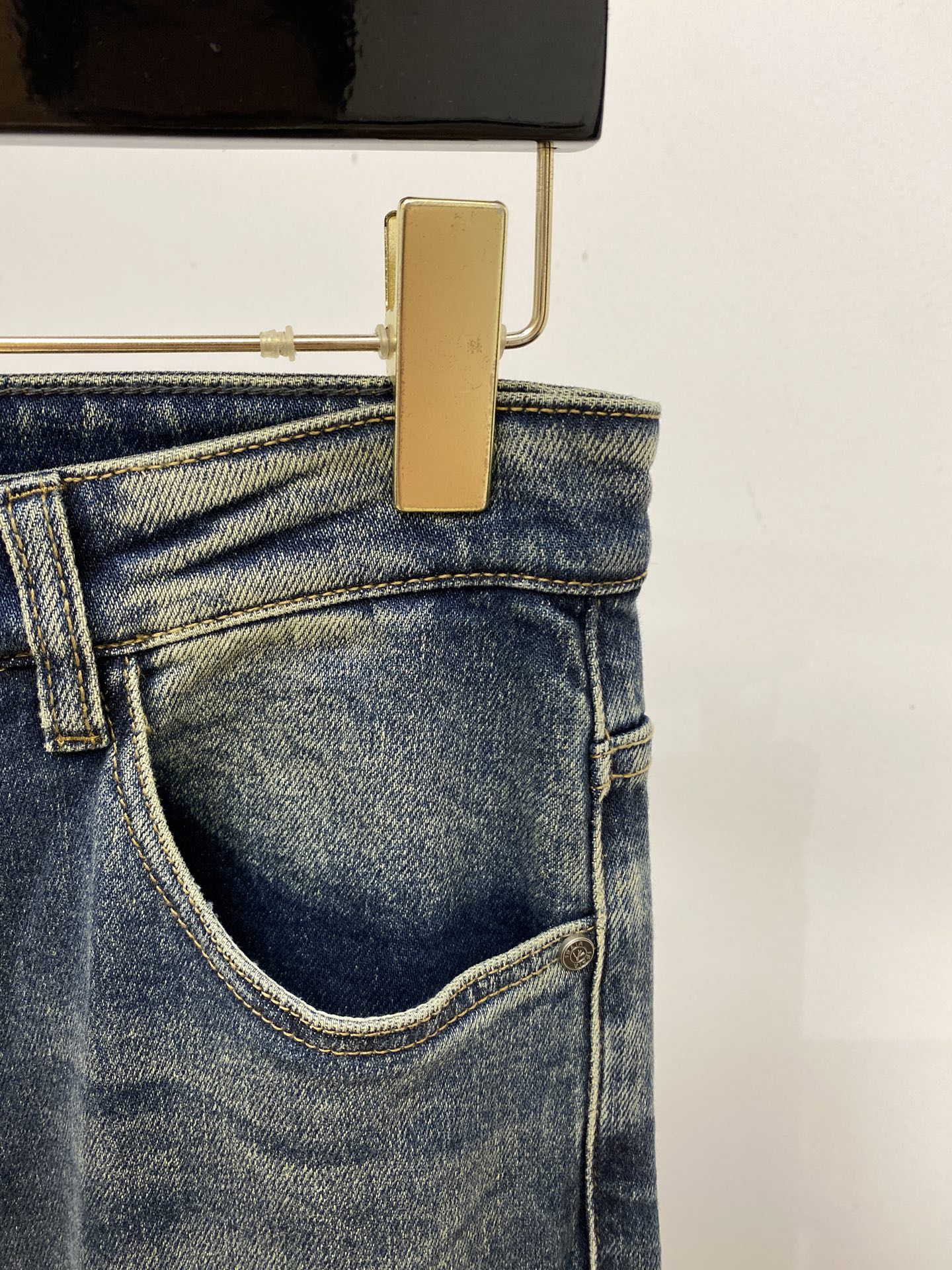 ISAIA 2025: Synchronised Cabinets & High-Grade Water-Washing Jeans - 图片 4
