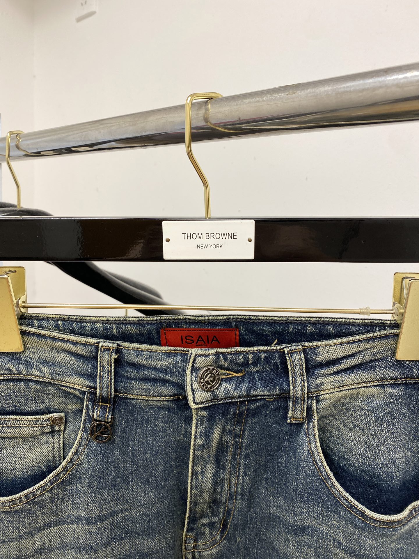 ISAIA 2025: Synchronised Cabinets & High-Grade Water-Washing Jeans - 图片 3