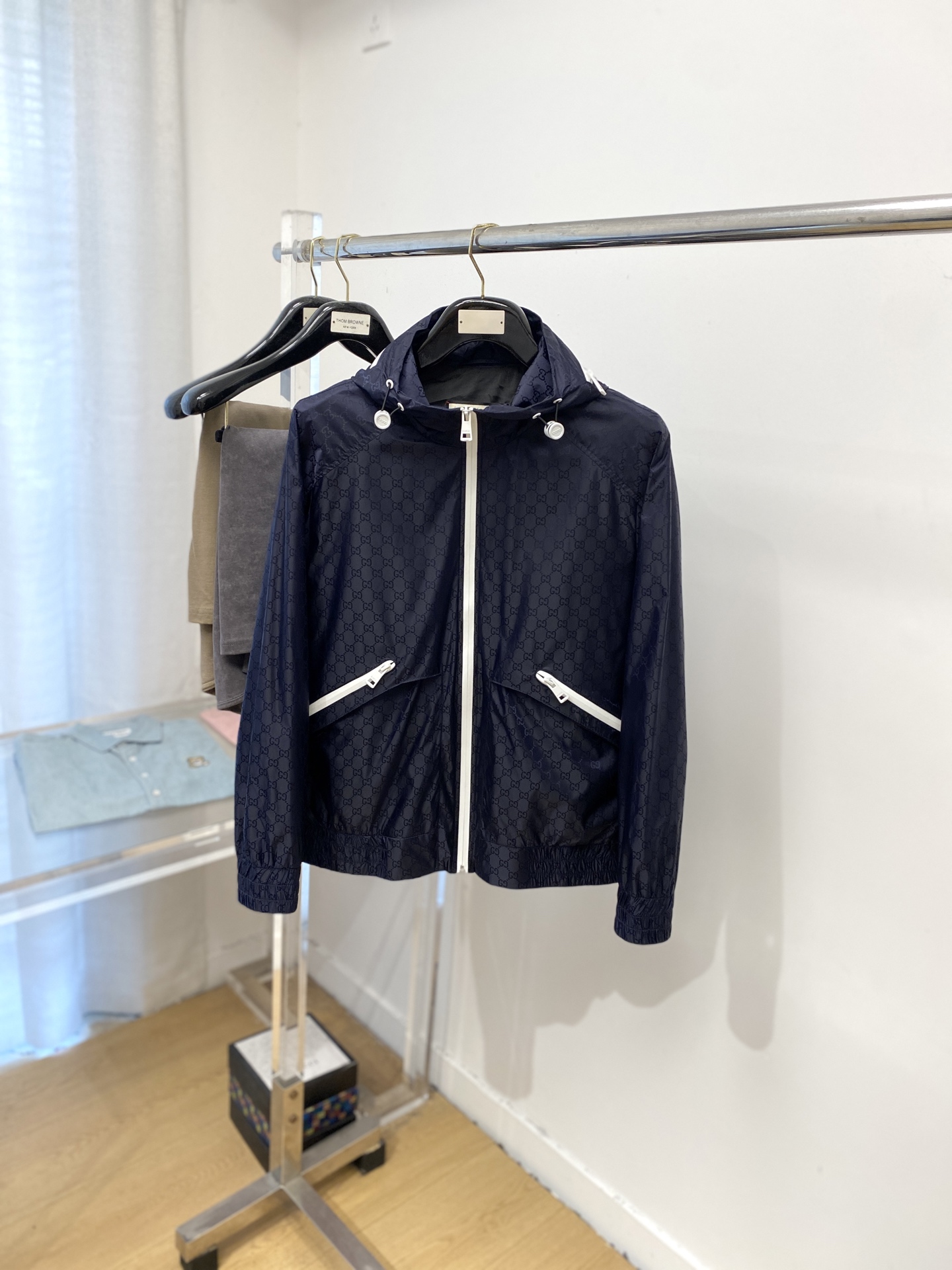 NO:505587,Guqi, 2025 new jacket jacket, fashionable and handsome, simple and versatile, top digital positioned printed letter logo, customized original fabric, not only crisp, maintains the trendy silhouette, and is comfortable to wear, and the yarn is more delicate, code M-3XL,, jackets & coats, jackets & coats, alexander wang19860909古奇、2025新品夹克外套,时尚帅气,简约百搭款,顶级数码定位印花字母logo,定制原版面料,不仅挺括,保持潮流的廓形,又穿着舒适,纱织更细腻,码数M-3XL,,jackets & coats,jackets & coats,alexander wang,Men's clothing