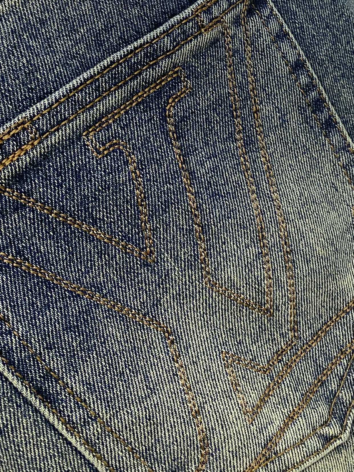 💰150LV、2025最新品，专柜同步有售，原单狠货，水洗休闲牛仔裤，进口原版水洗弹力面料，舒适有弹性，原版五金辅料装饰logo，版型超正，档次极高，专柜品质，上身时尚有型，码数29-38 P