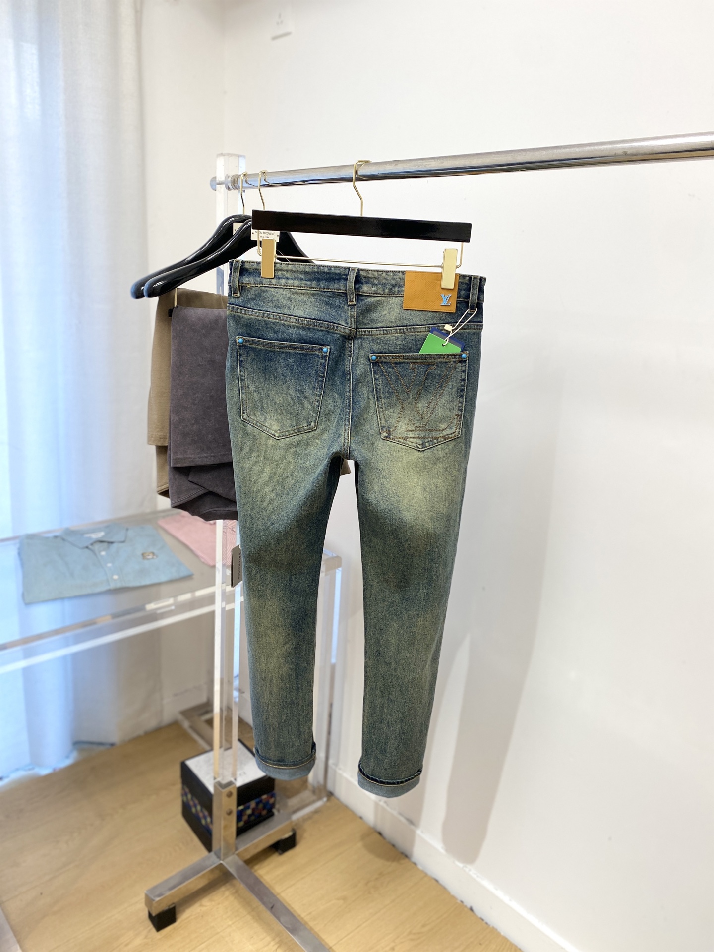 💰150LV、2025最新品，专柜同步有售，原单狠货，水洗休闲牛仔裤，进口原版水洗弹力面料，舒适有弹性，原版五金辅料装饰logo，版型超正，档次极高，专柜品质，上身时尚有型，码数29-38 P
