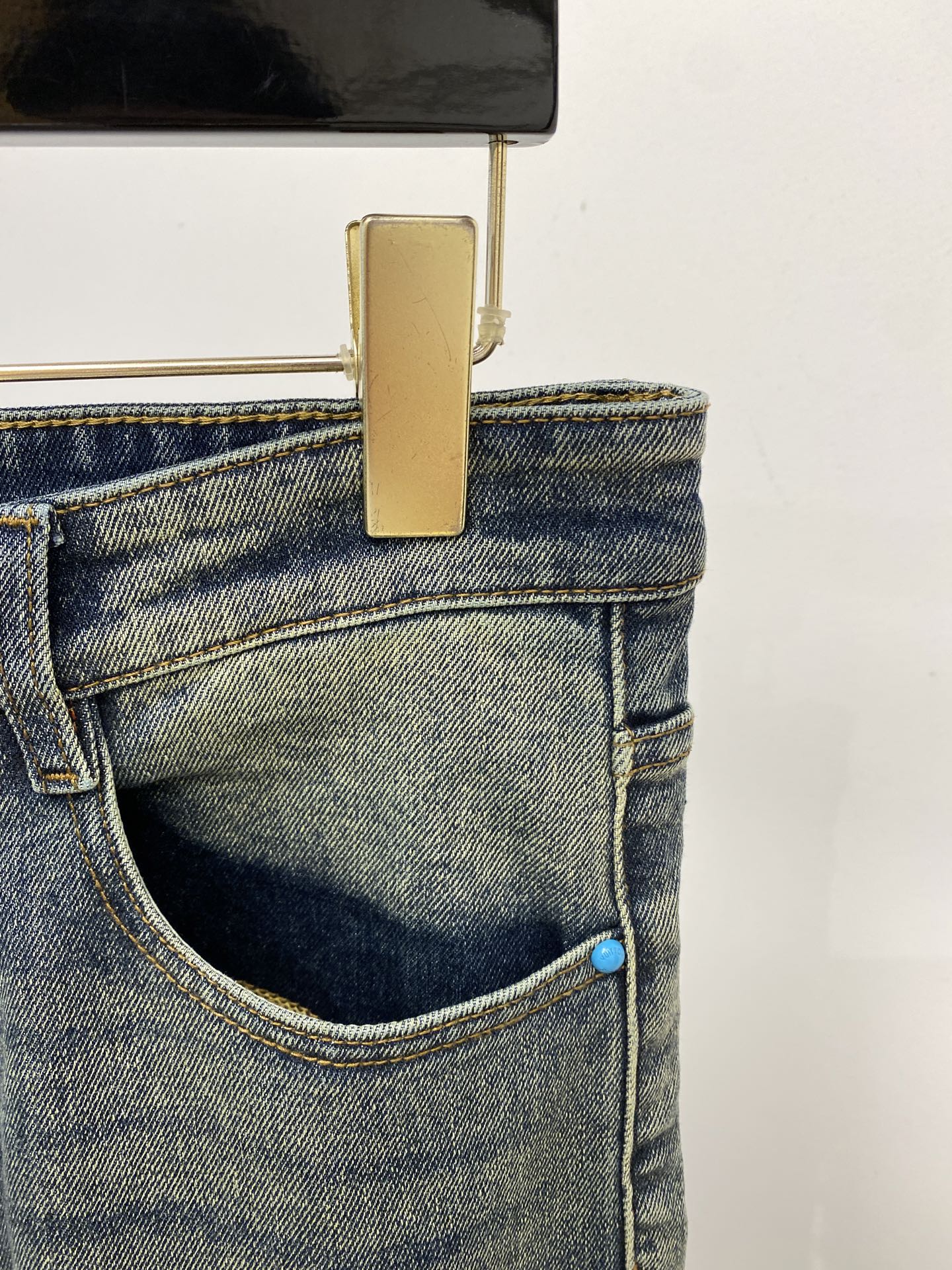 💰150LV、2025最新品，专柜同步有售，原单狠货，水洗休闲牛仔裤，进口原版水洗弹力面料，舒适有弹性，原版五金辅料装饰logo，版型超正，档次极高，专柜品质，上身时尚有型，码数29-38 P