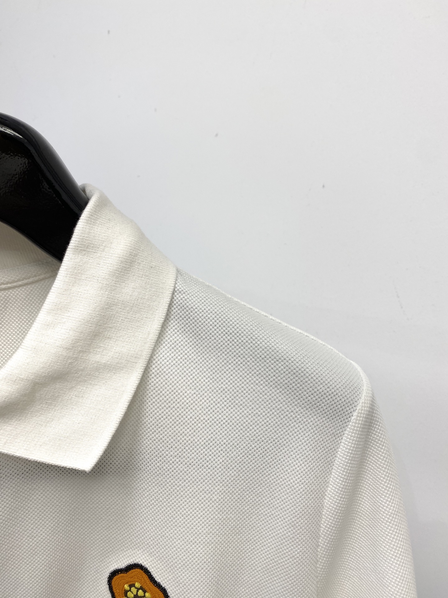 KENZO、2025最新款短袖T恤，帅气时尚，胸前精致刺绣图案logo，简约百搭款。面料棉 不仅挺括，保