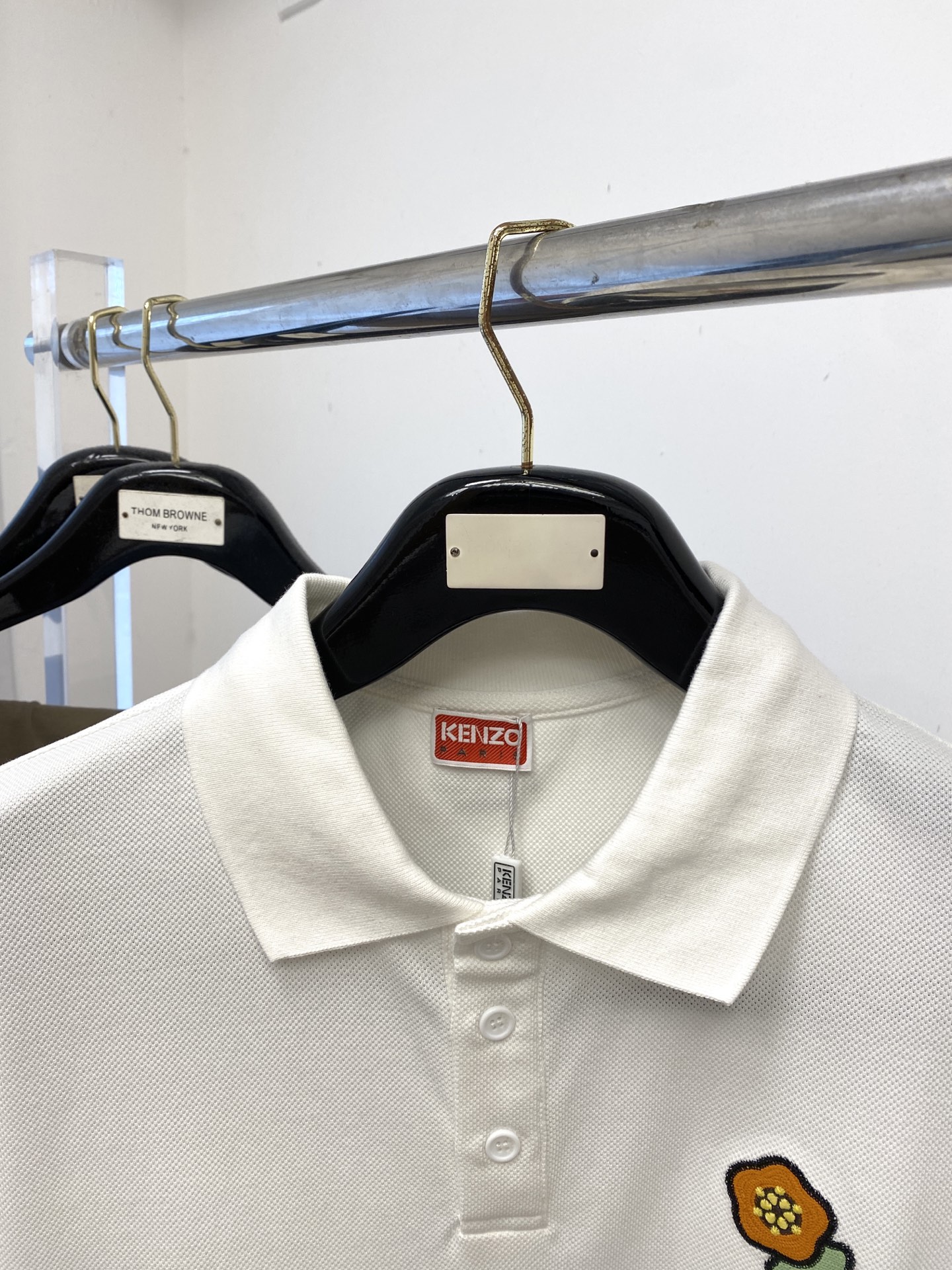 KENZO、2025最新款短袖T恤，帅气时尚，胸前精致刺绣图案logo，简约百搭款。面料棉 不仅挺括，保