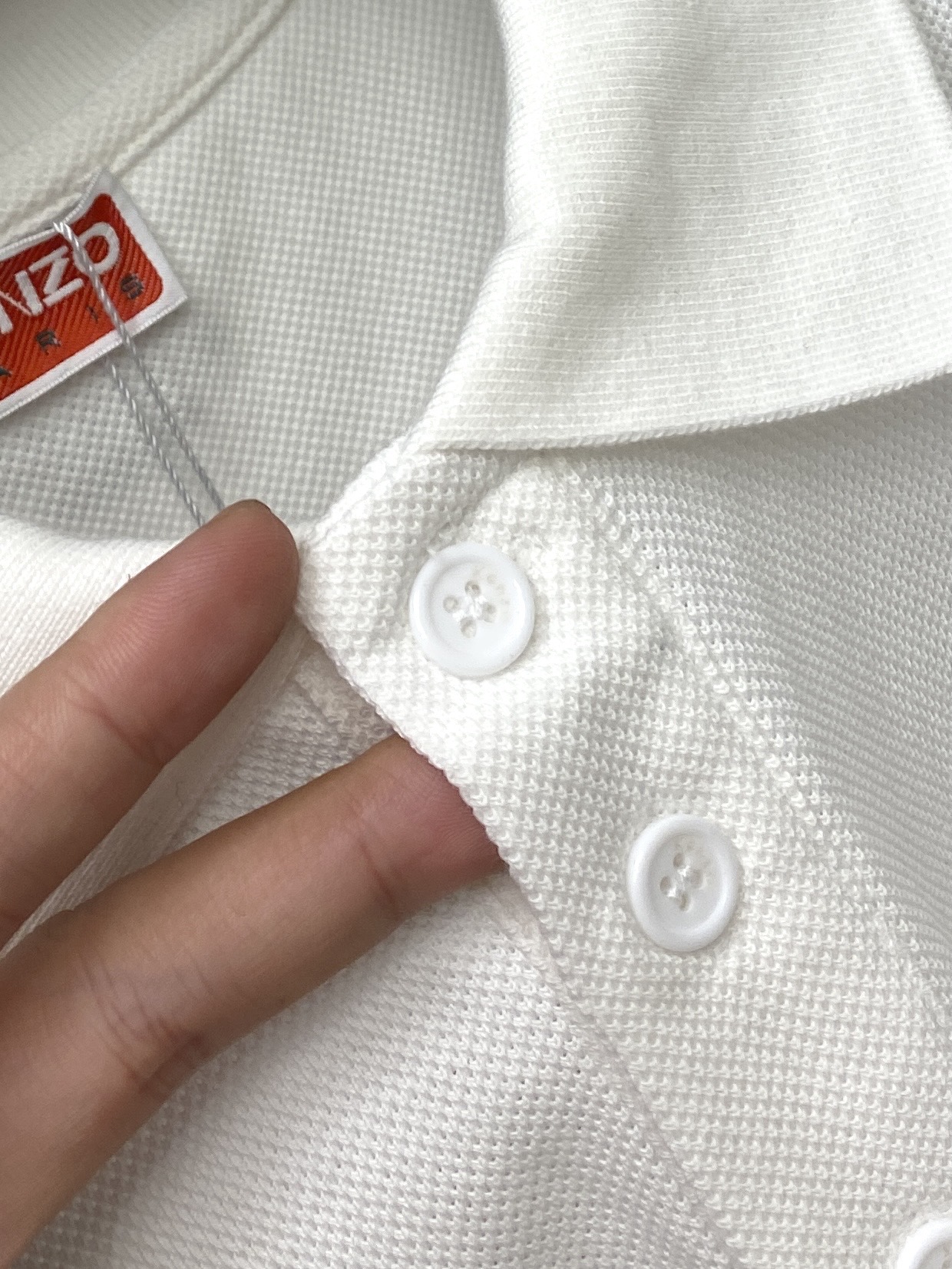 KENZO、2025最新款短袖T恤，帅气时尚，胸前精致刺绣图案logo，简约百搭款。面料棉 不仅挺括，保